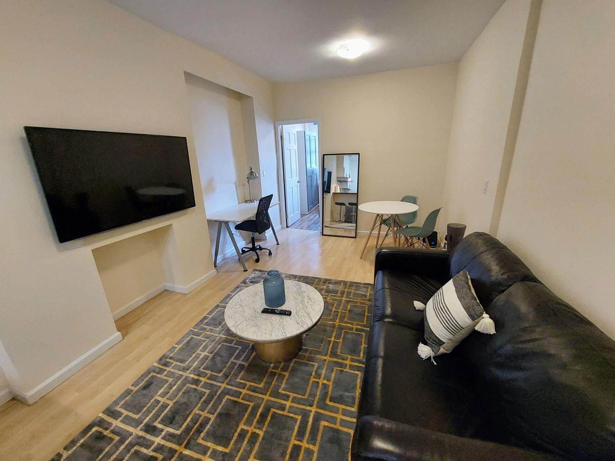 Comfortable With Workstation Apartment New York