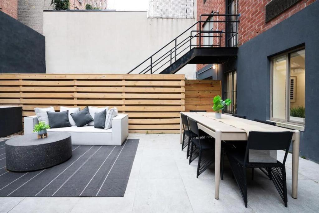 Massive 1br W Private Patio In Upper East Side Hotel