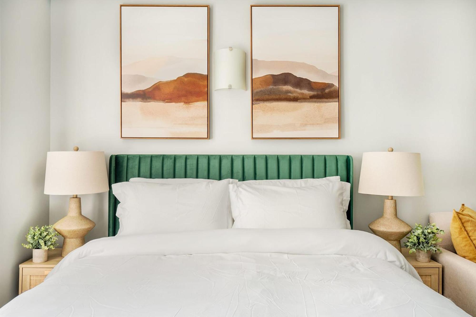 73-518 Newly Reno Uws Doorman Gym Laundry New York