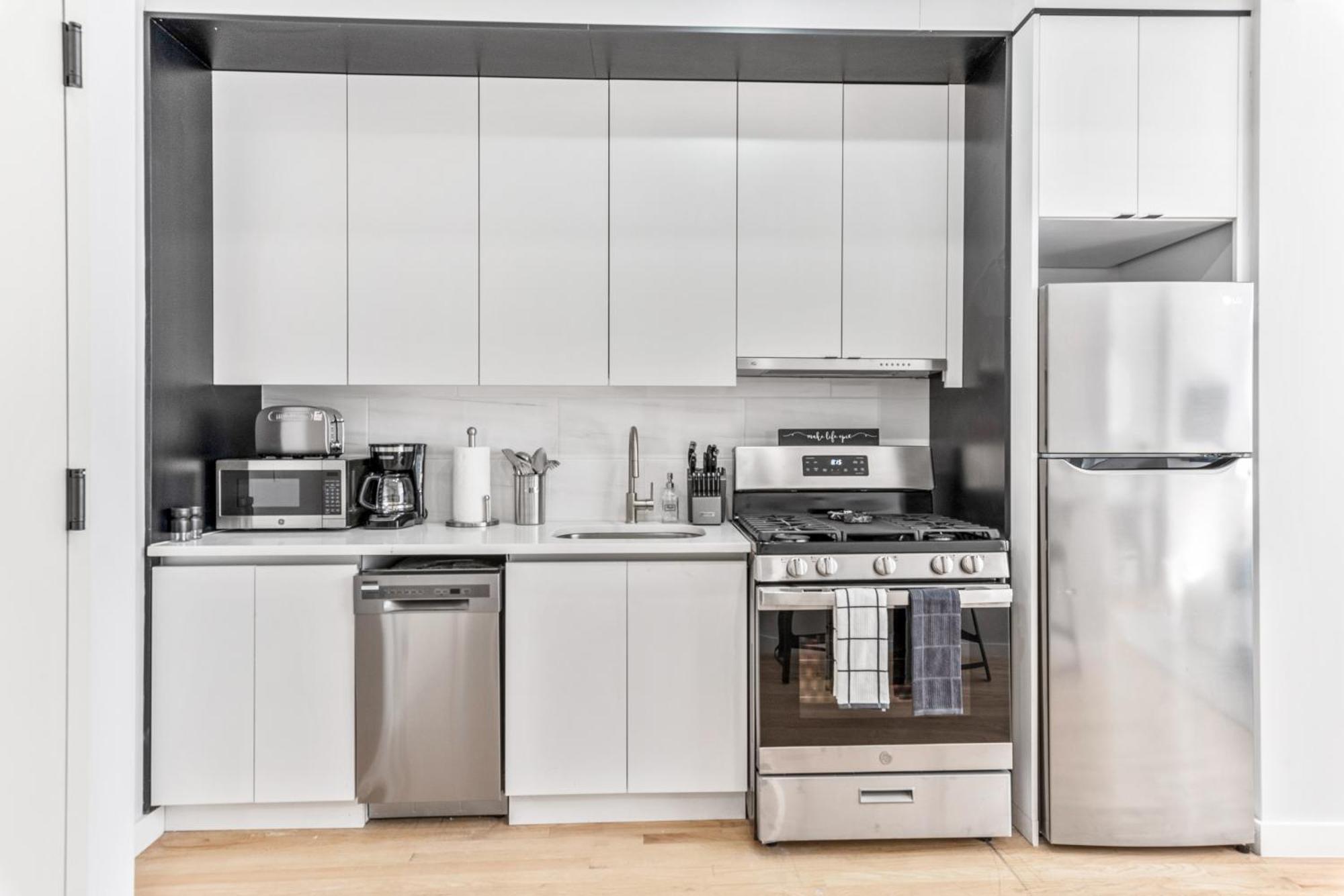 Apartment W Charming Juliet Balcony In Upper East