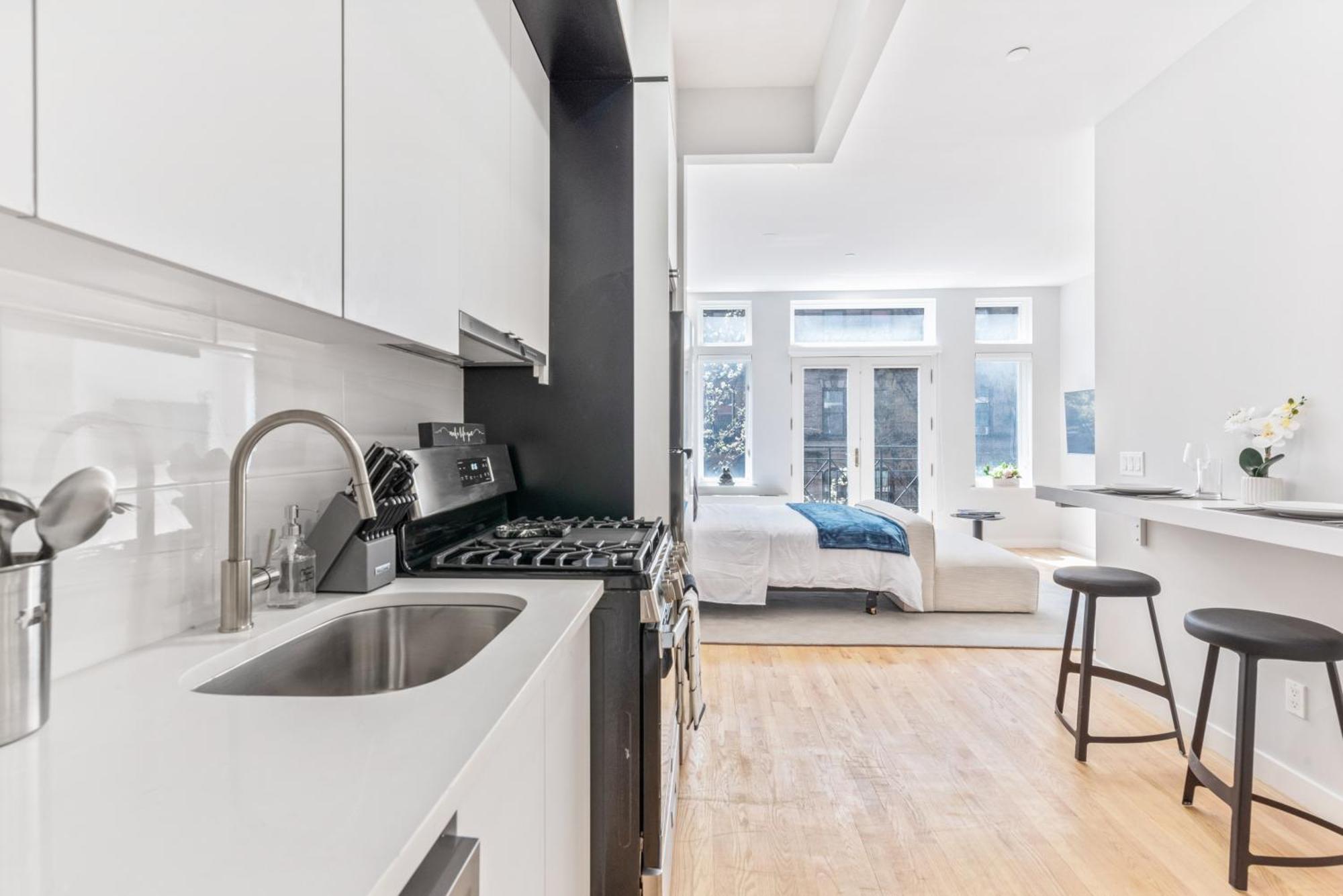 Apartment W Charming Juliet Balcony In Upper East