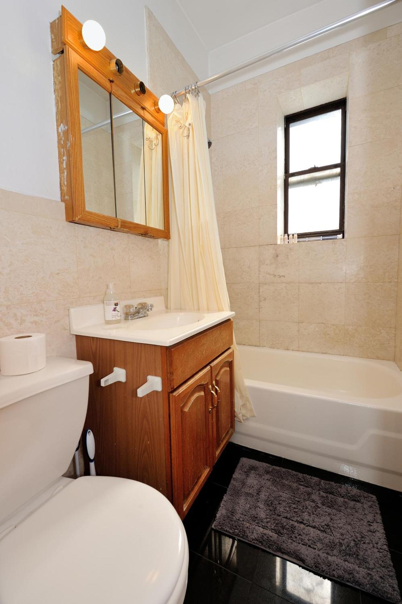 Apartment Monthly Nyc Rentals- Beautiful 2 Bedroom Corner Unit *