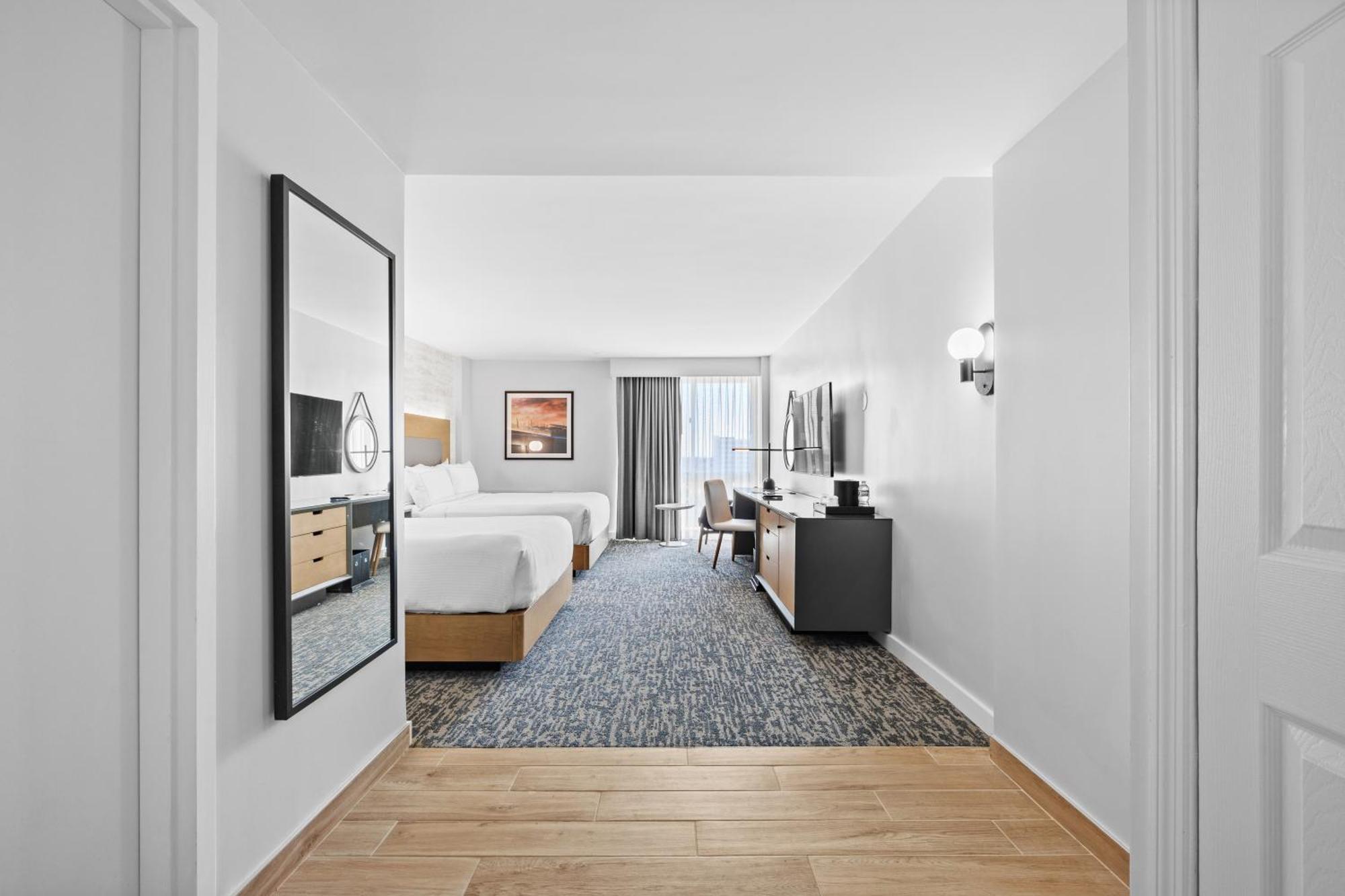 Hotel Doubletree By Hilton Jfk Airport 3*