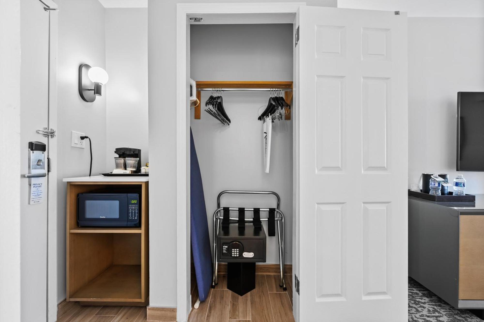 Doubletree By Hilton Jfk Airport 3*