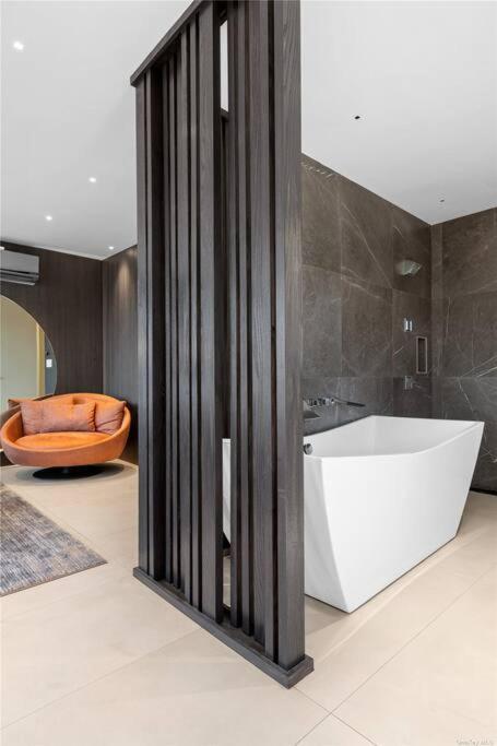 2 Story In Upper Ditmars Astoria Queens * New York