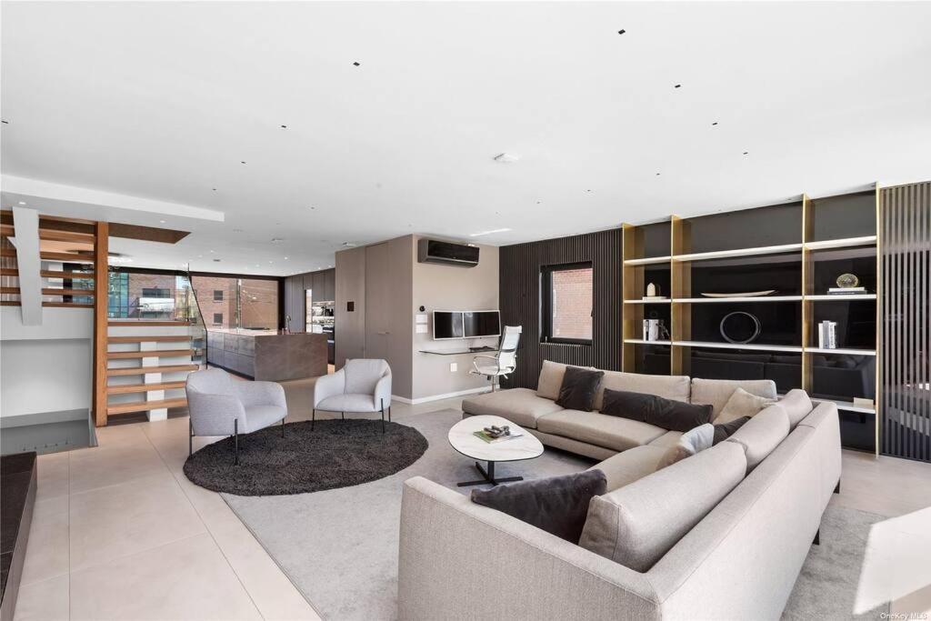 Villa 2 Story In Upper Ditmars Astoria Queens *