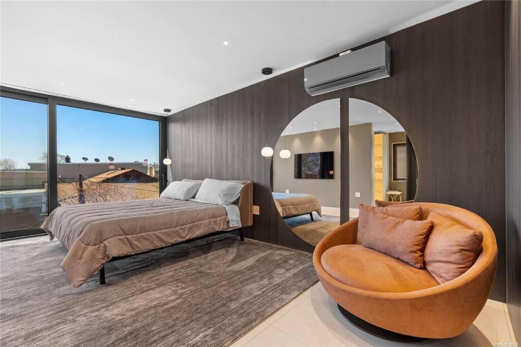 2 Story In Upper Ditmars Astoria Queens * New York