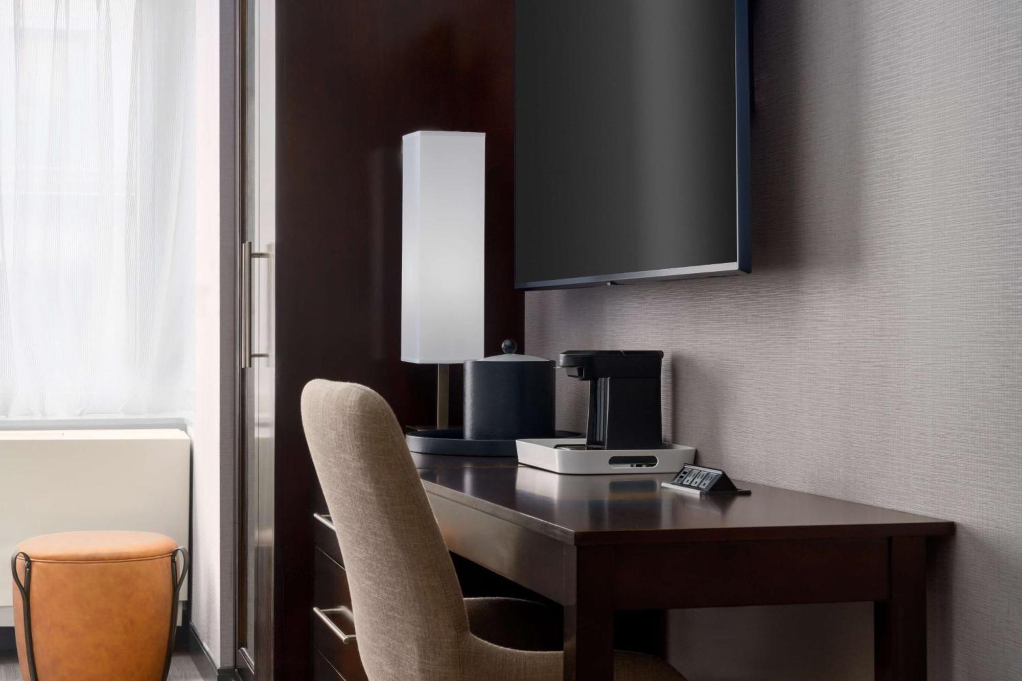 Hampton Times Square Hotel 3*