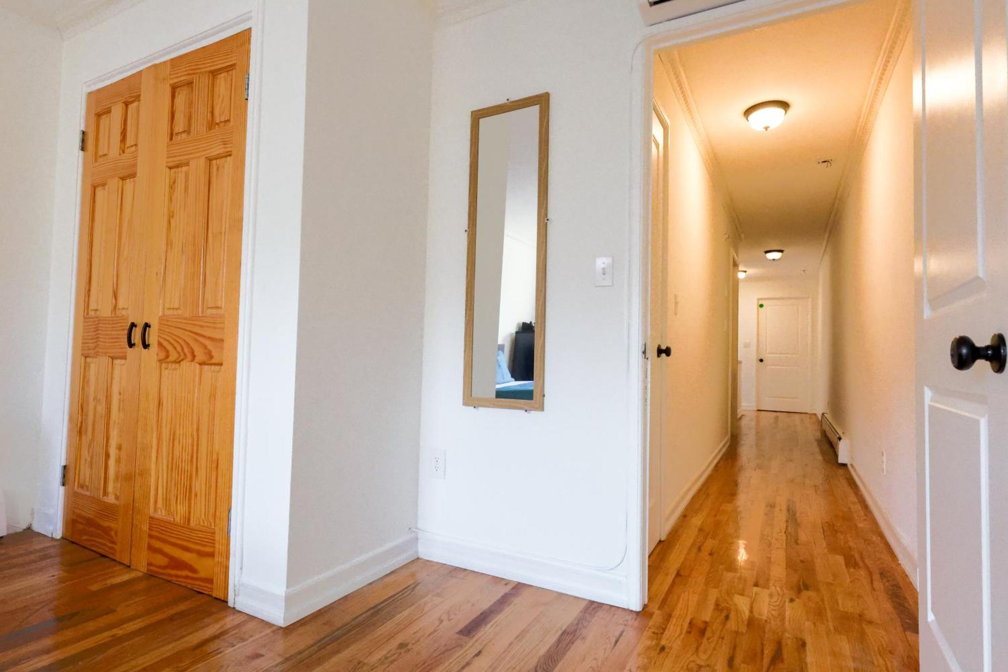 The Utica House Apartment