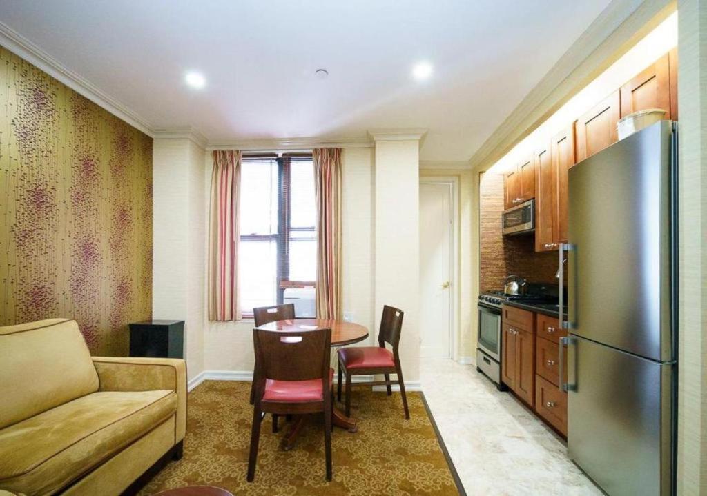 Apartment Bright And Comfy 2 Bedroom Apt