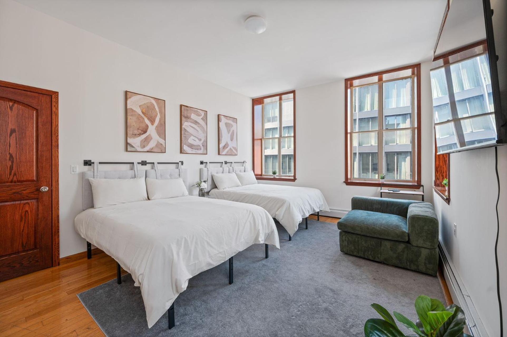 Massive Soho Loft 4 Bedrooms 2 Bath 7 Beds * New York