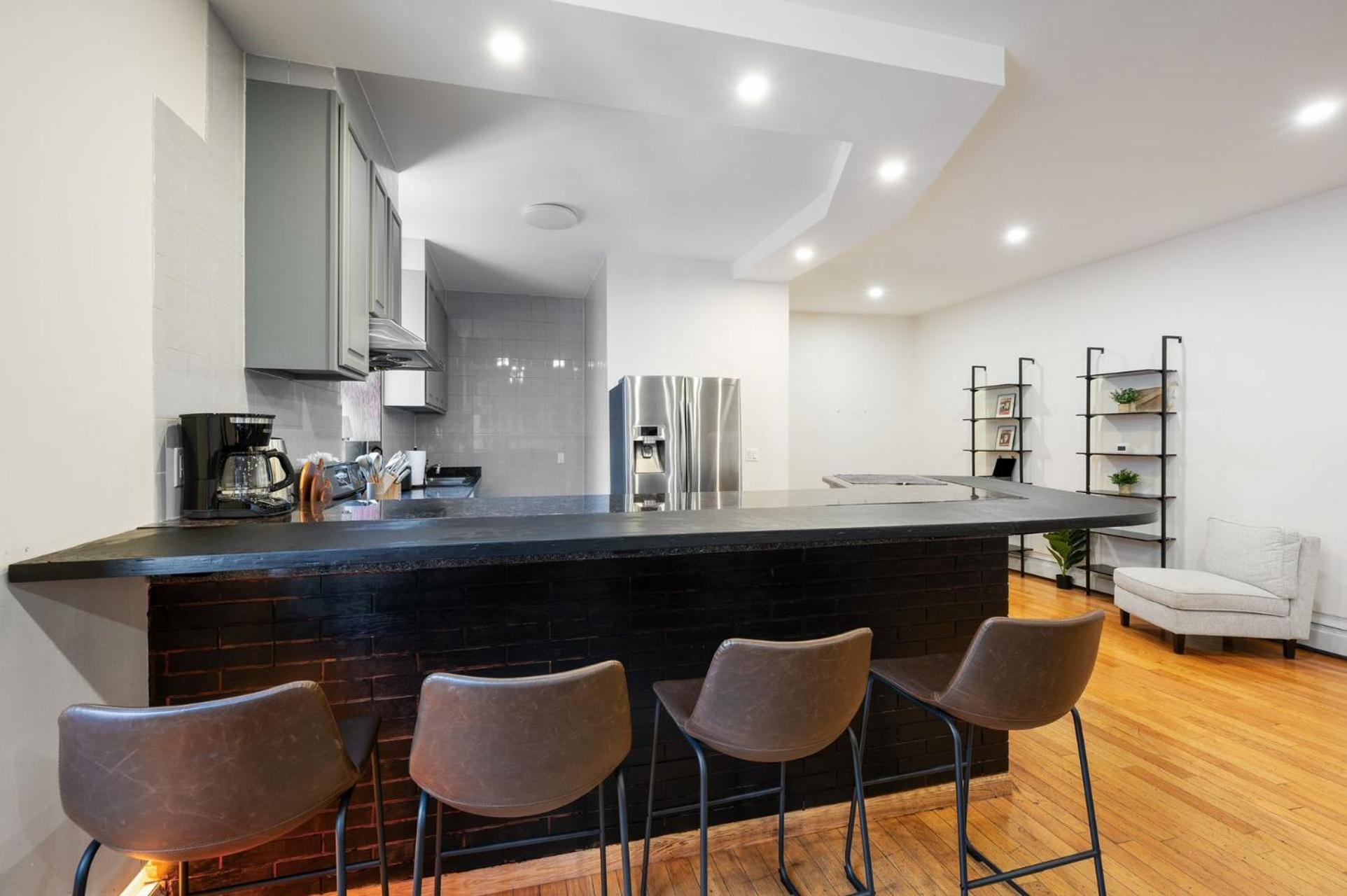 Massive Soho Loft 4 Bedrooms 2 Bath 7 Beds