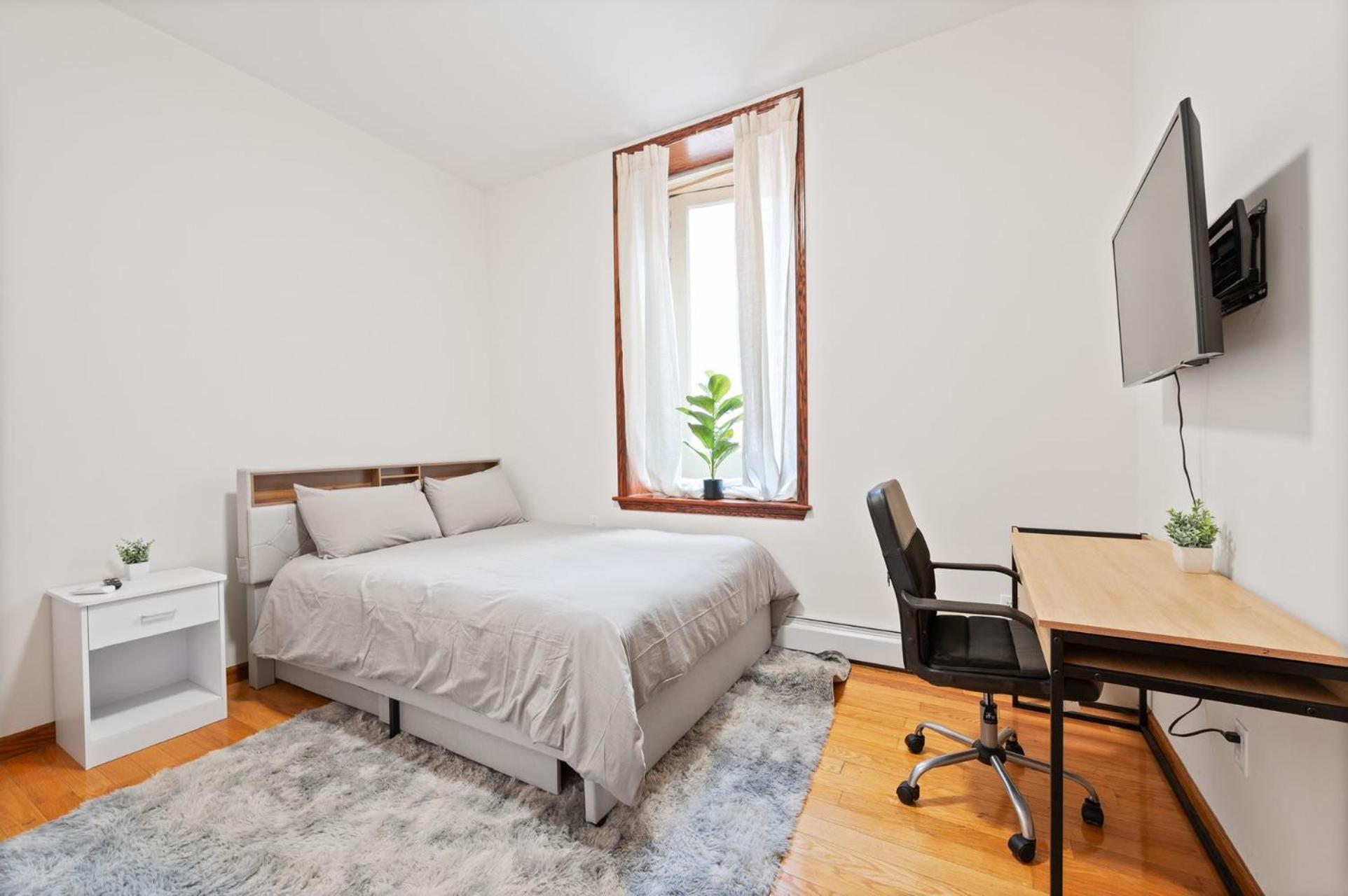 Massive Soho Loft 4 Bedrooms 2 Bath 7 Beds Hotel