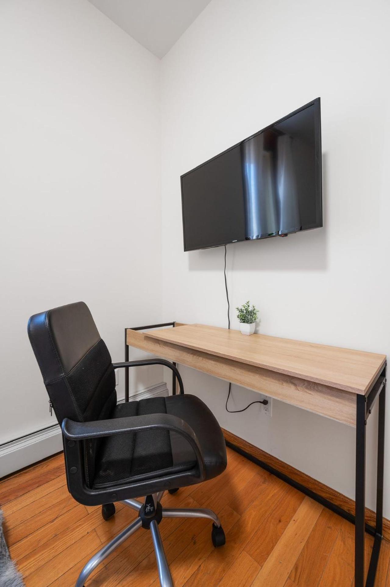 Massive Soho Loft 4 Bedrooms 2 Bath 7 Beds
