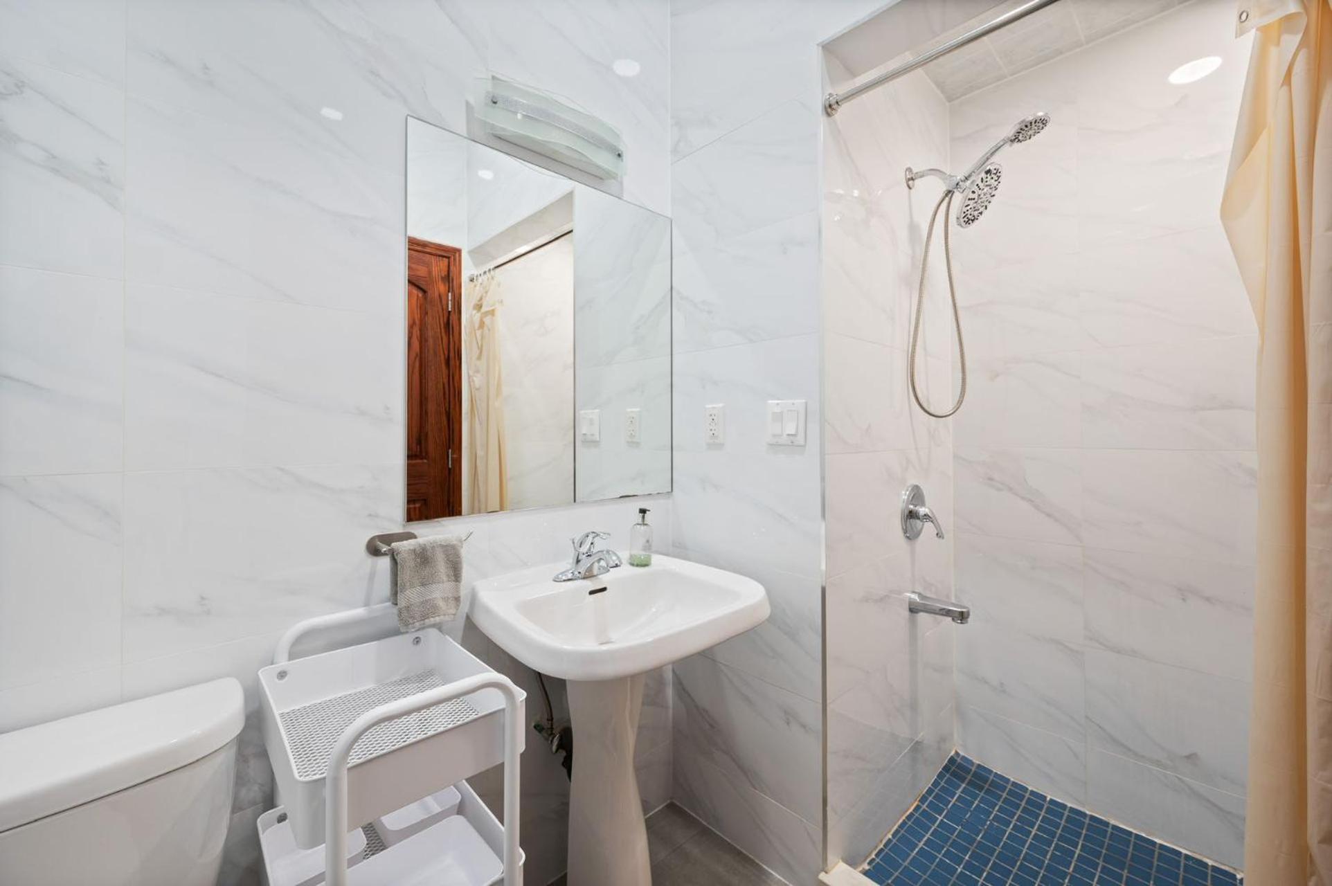 Massive Soho Loft 4 Bedrooms 2 Bath 7 Beds