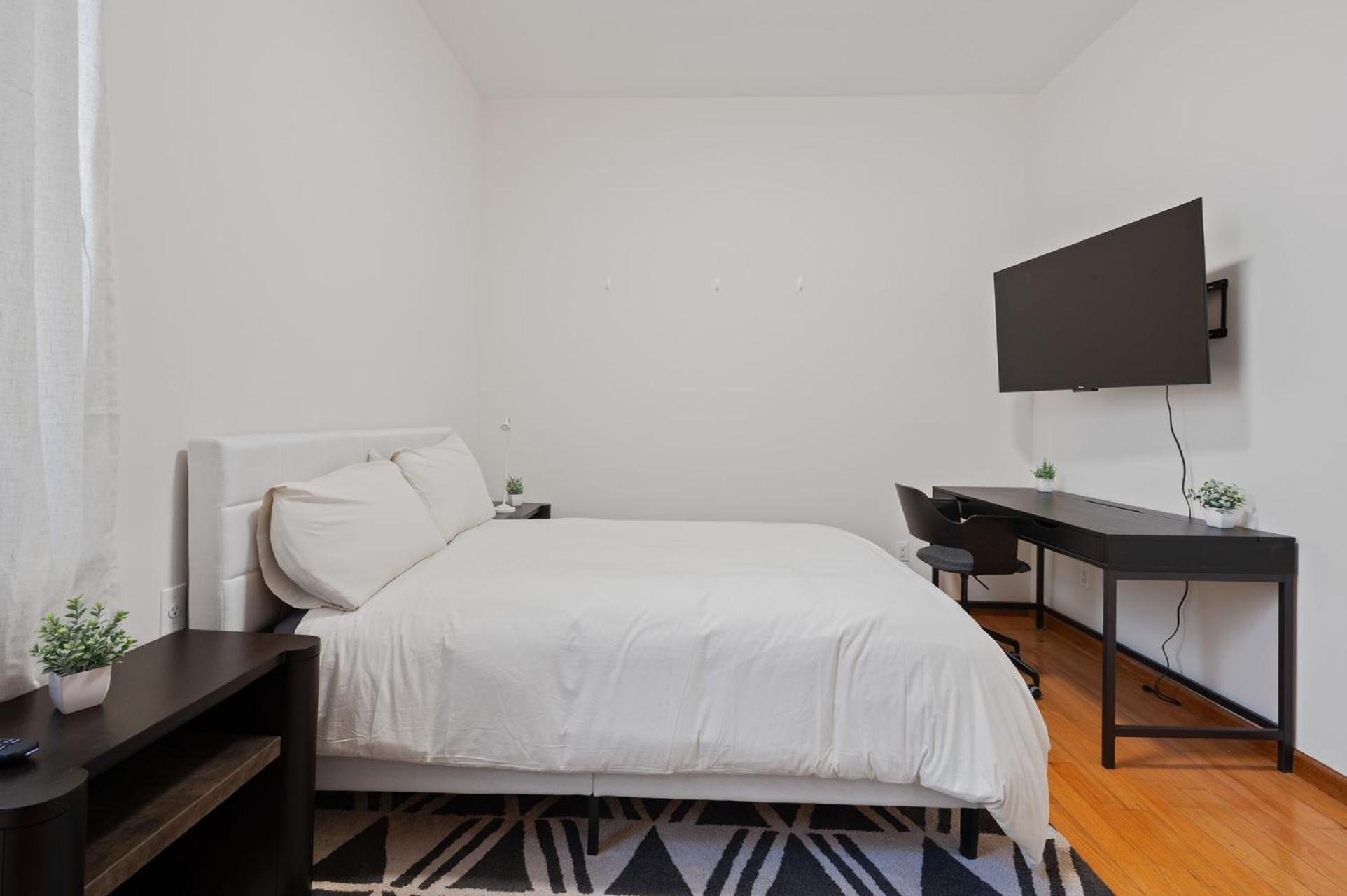 Massive Soho Loft 4 Bedrooms 2 Bath 7 Beds *