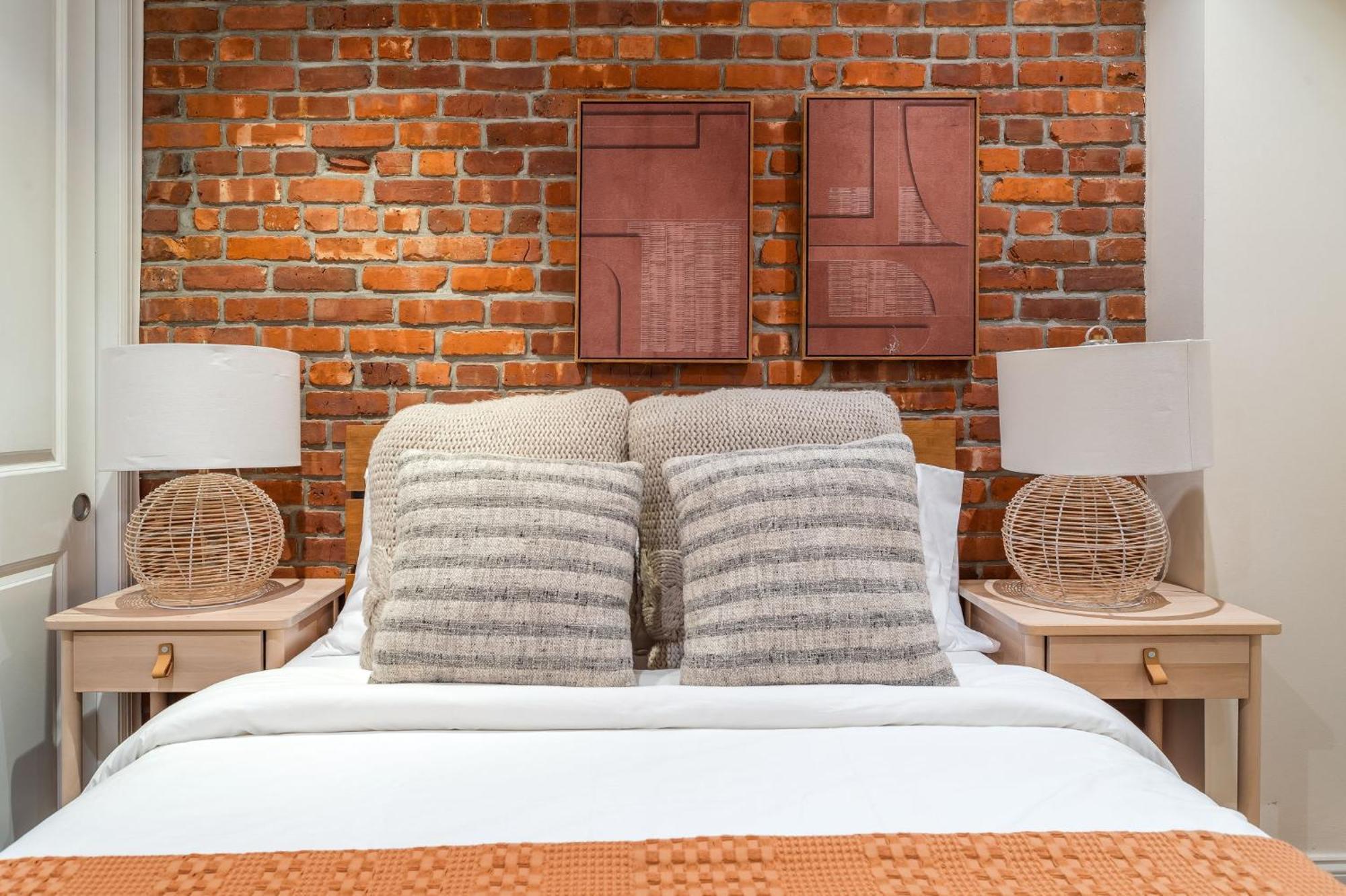 Charming Near The Guggenheim With Shared Bath Homestay New York