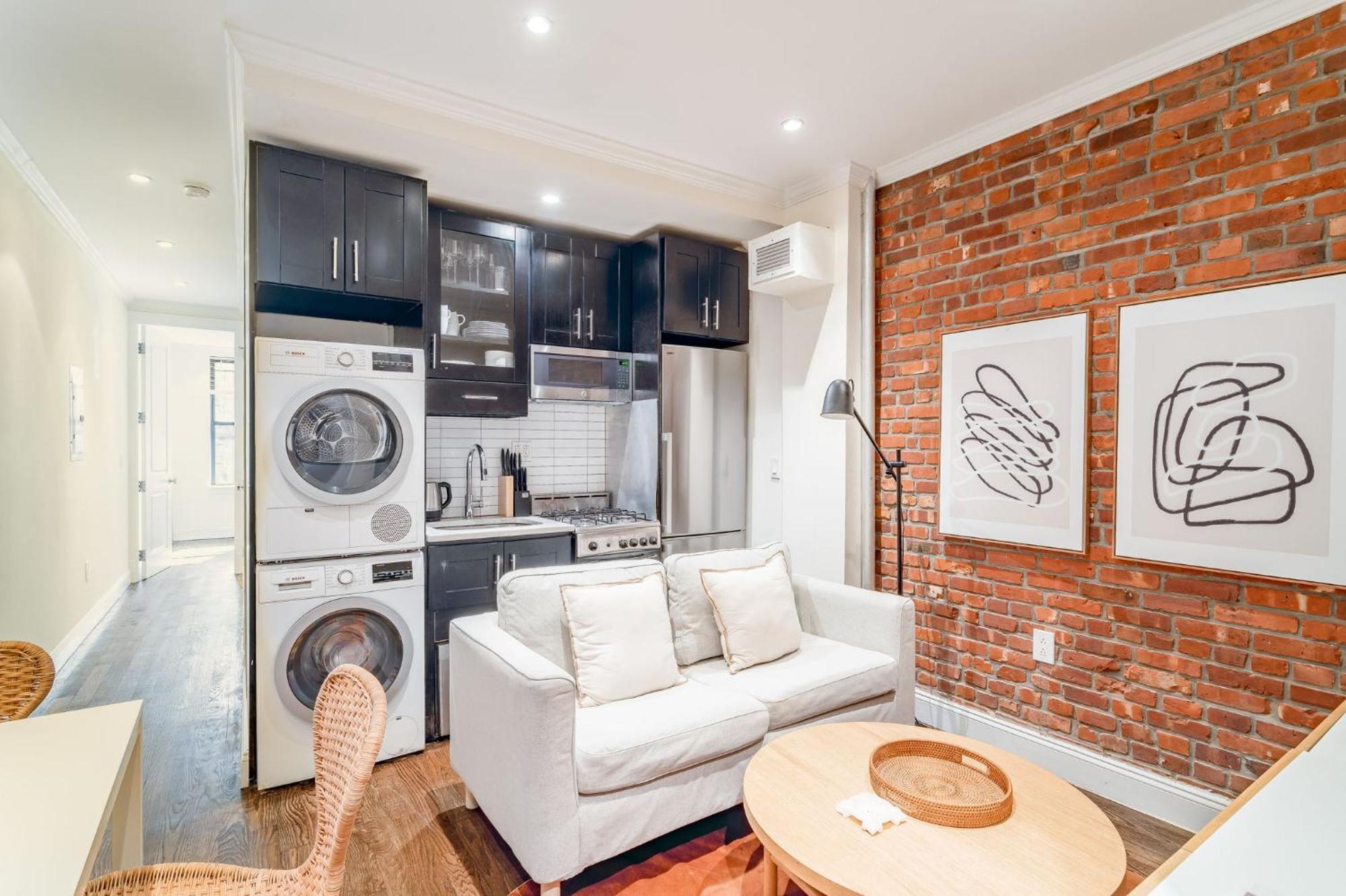 Charming Near The Guggenheim With Shared Bath Homestay New York