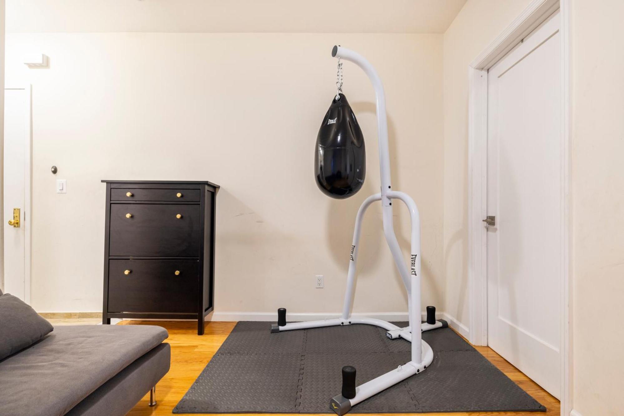 Private - 23 Minutes To Times Square Homestay *