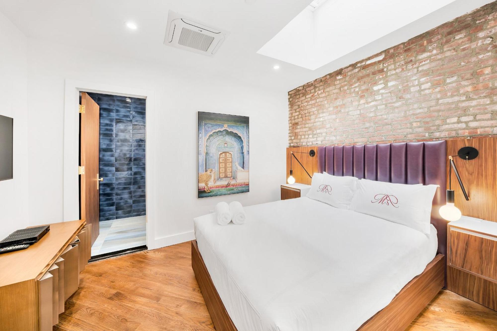 Landmarked Nyc Townhome - Sleeps 10 -group-friendly * New York