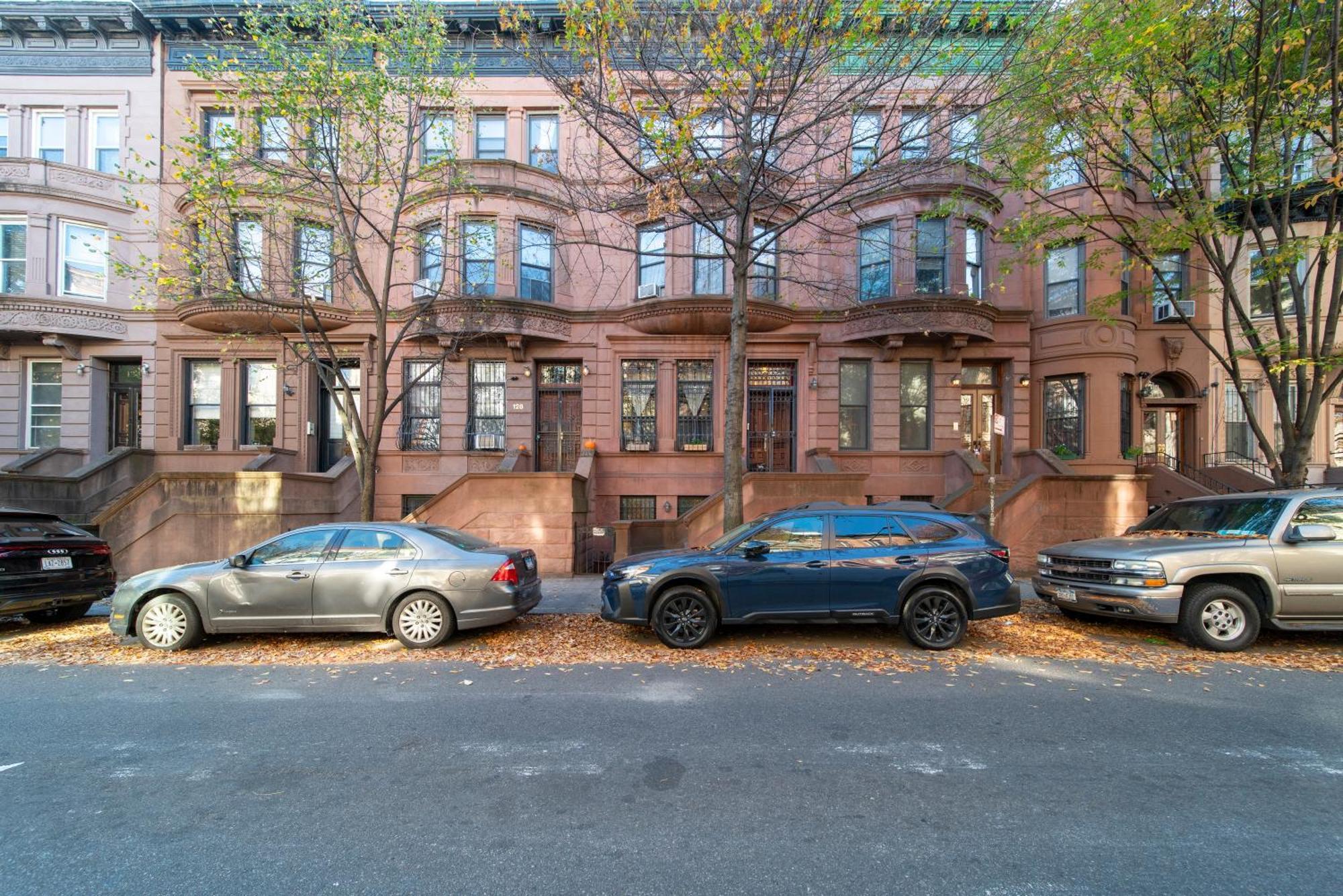 2 Bedrooms With One Private Bathroom In Lovely Homestay