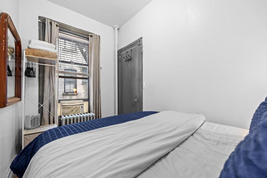 Apartment Charming 2br Apt Walk To Time Square- If You Want To Book, Please Contact On Wh-ats-app - 0034-635-518-216 !!!!