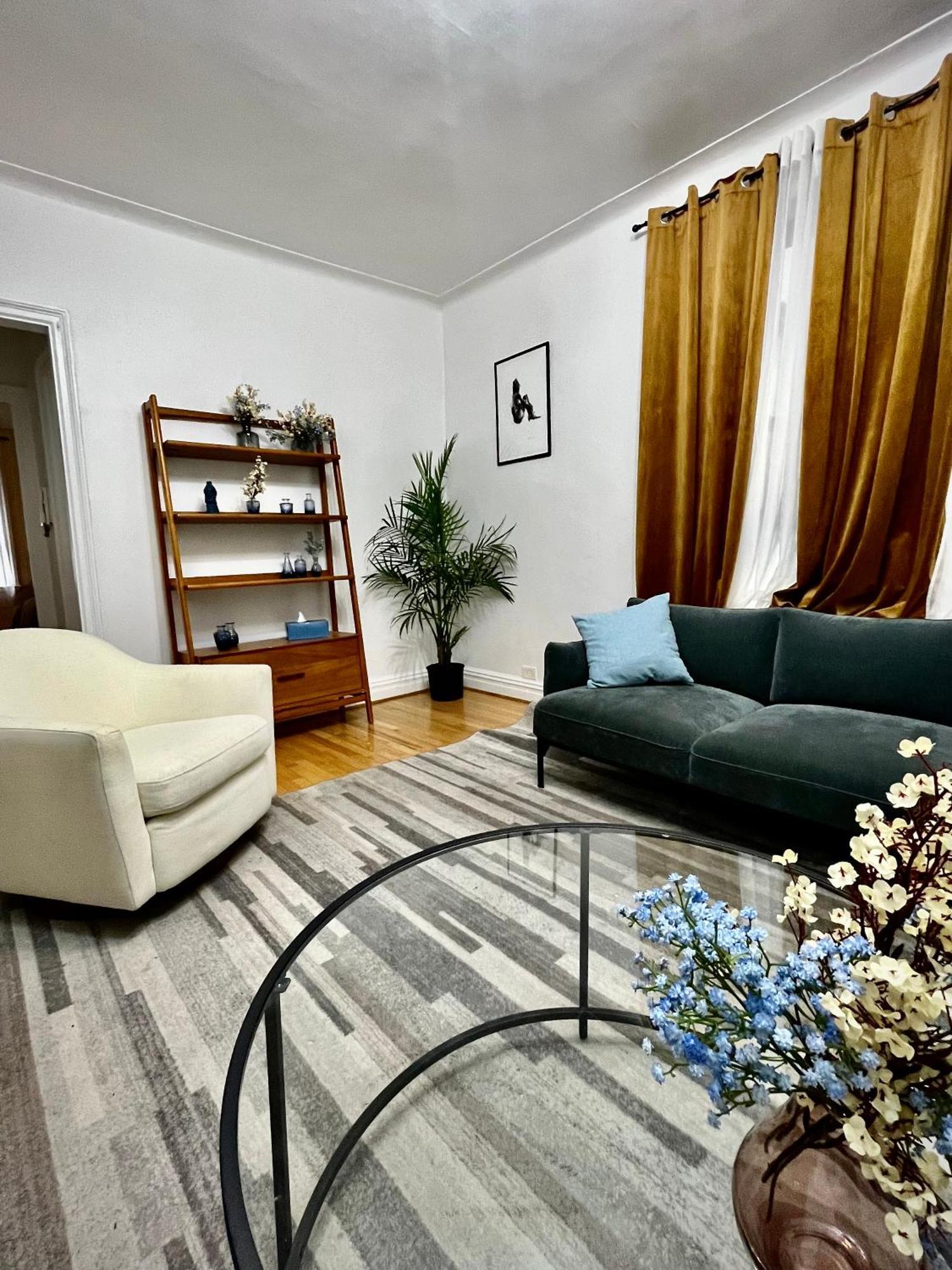 Beauty In The Heart Of The Village Appartement *