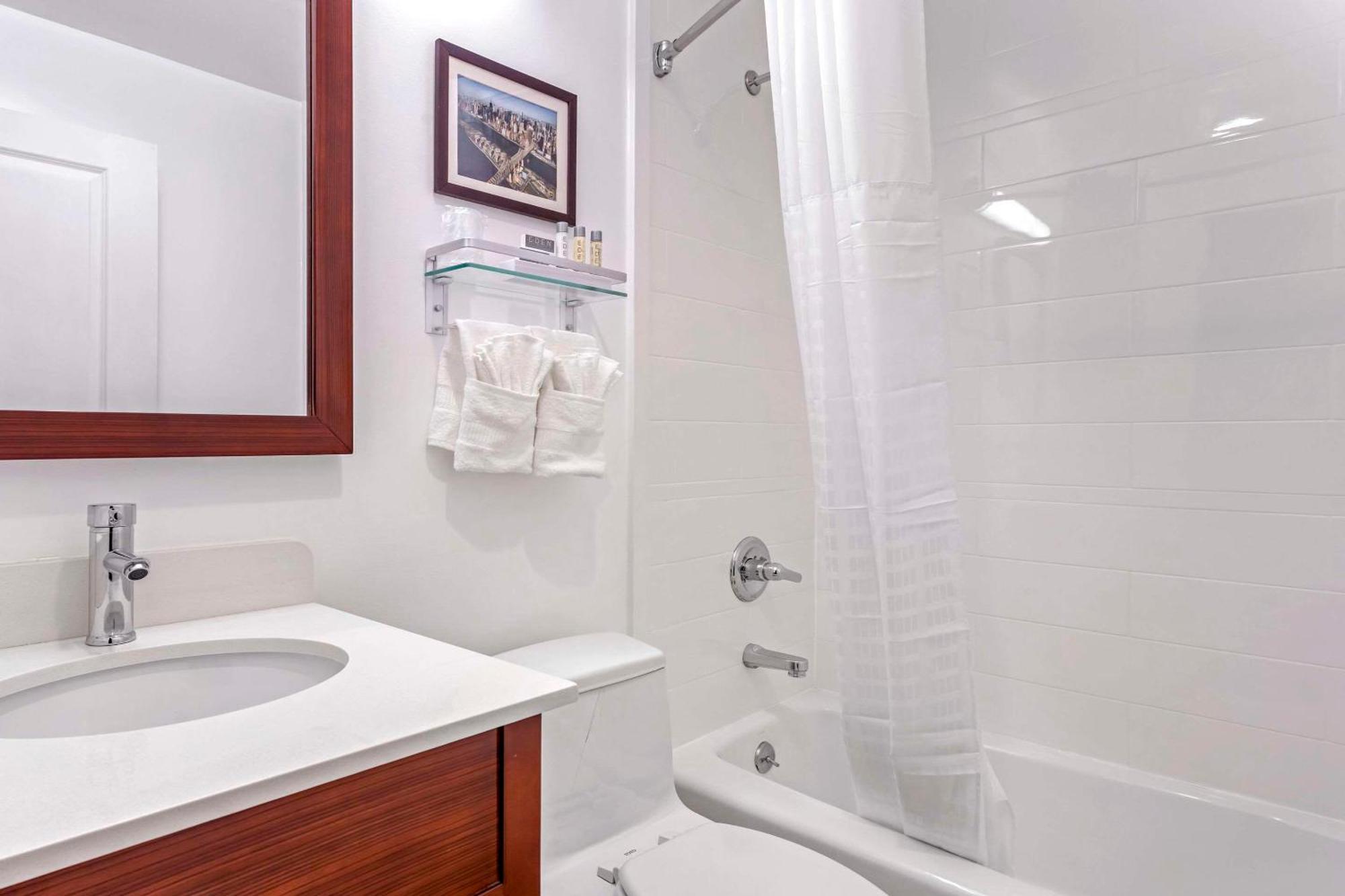 Hotel Avion Near Lga Airport, An Ascend Collection