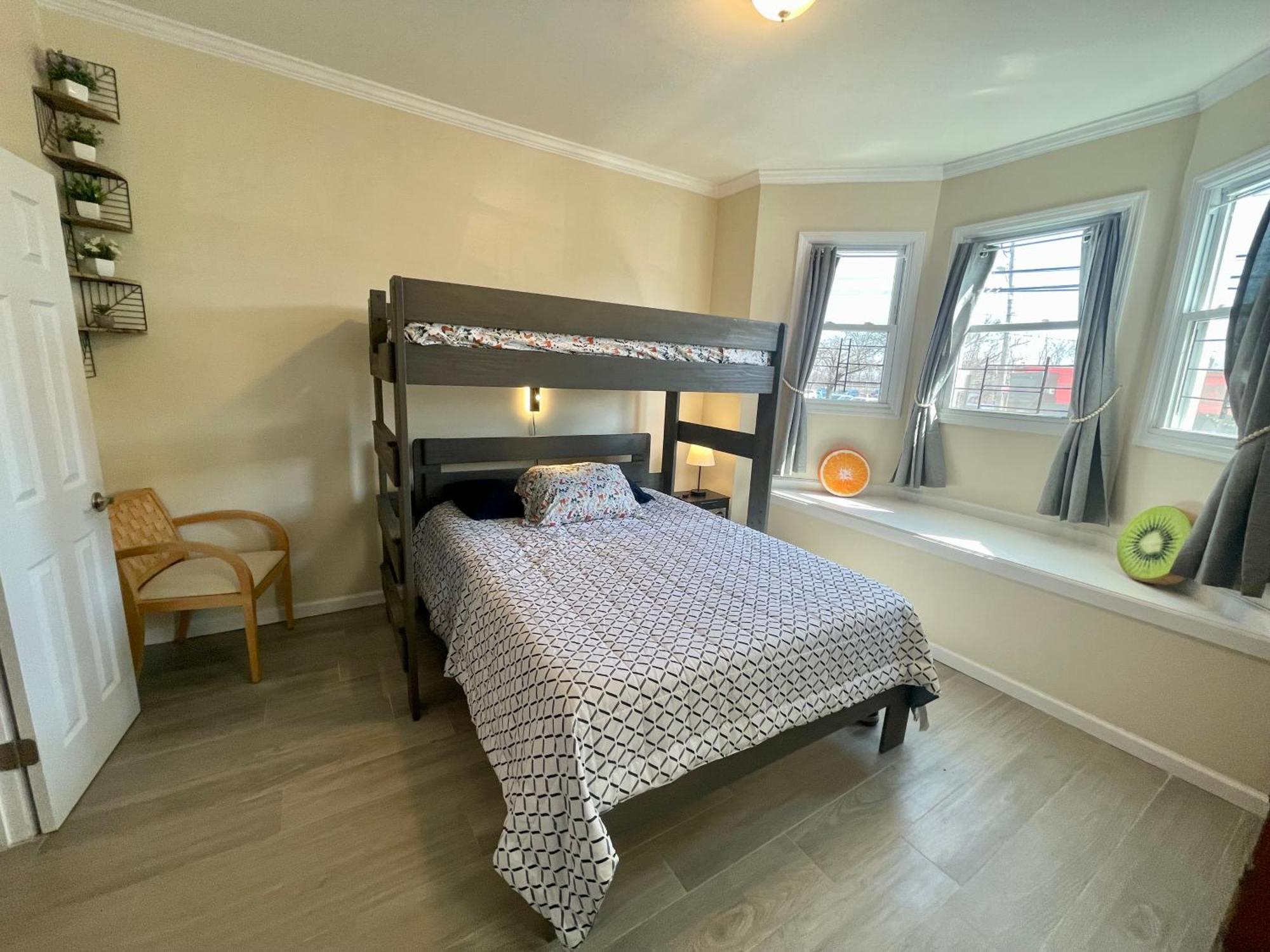 Séjour chez l'habitant Private Bedroom Near Free Ferry Boat! *