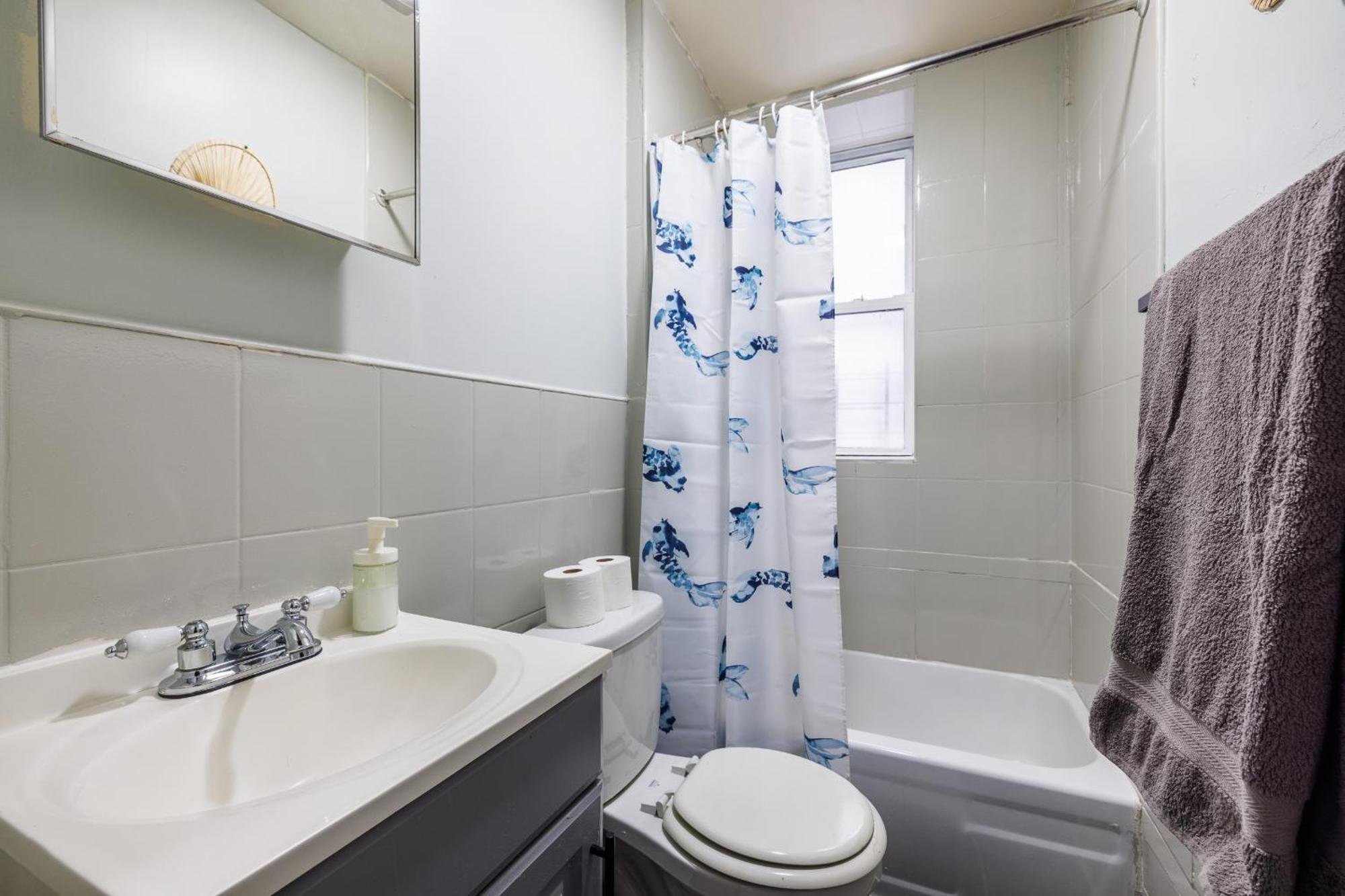 Inspire The Vibrant Energy Of Uws Appartement *