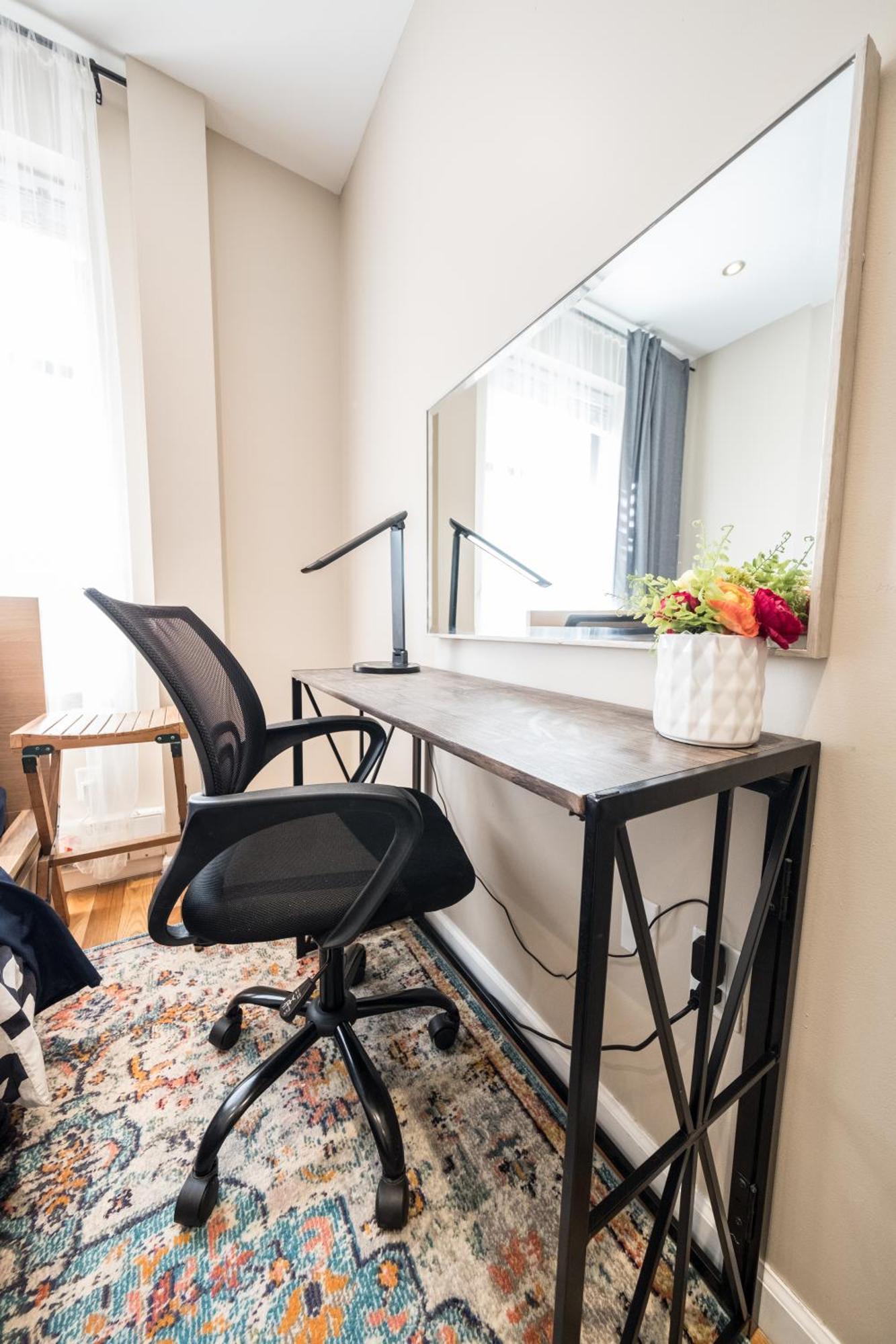 2 Bd Next To Park * New York