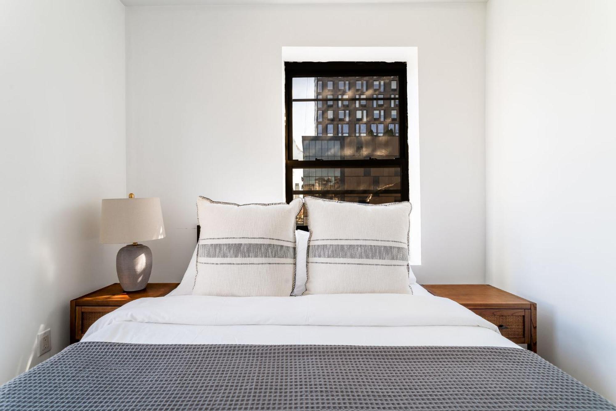 Lower East Side 3bedroom And 1bath Near Nyc Iconic Landmarks *