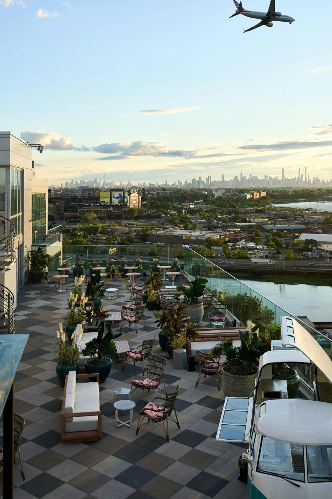 Hotel Renaissance Flushing At Tangram