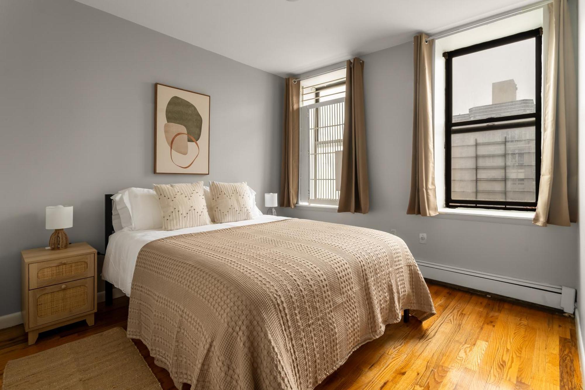 Apartment Stunning 3-bedroom In City! *