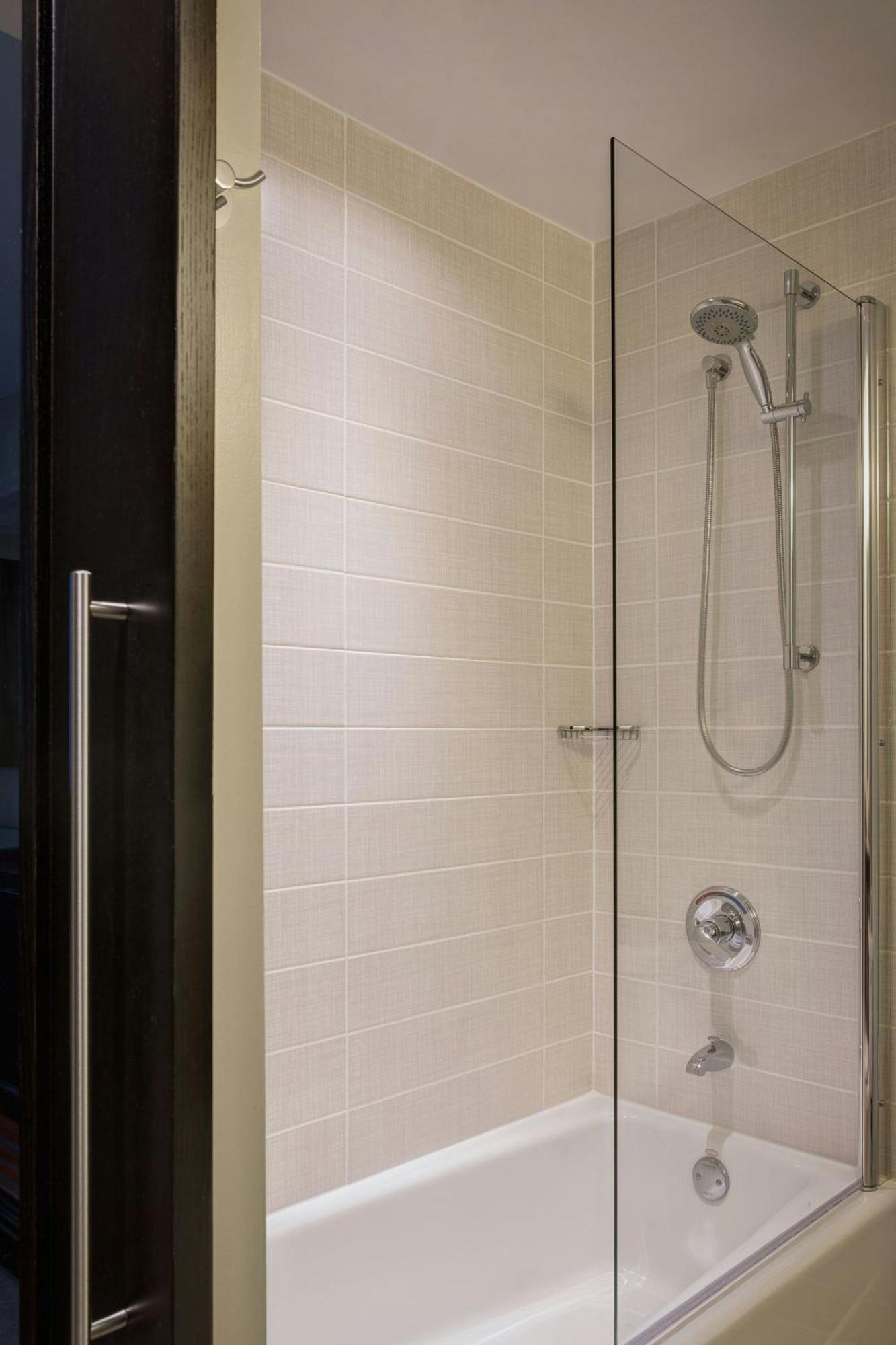 Courtyard By Marriott Jfk Airport Hotel