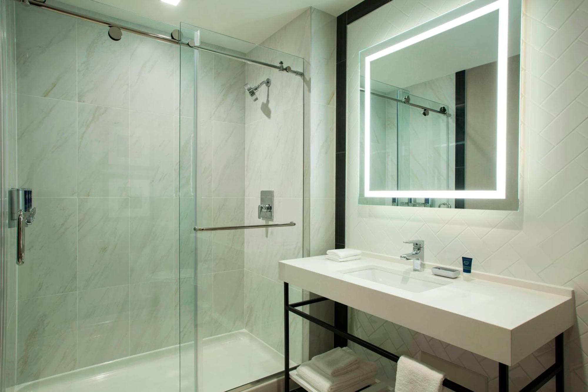 Four Points By Sheraton Manhattan Midtown West Hotel 4*