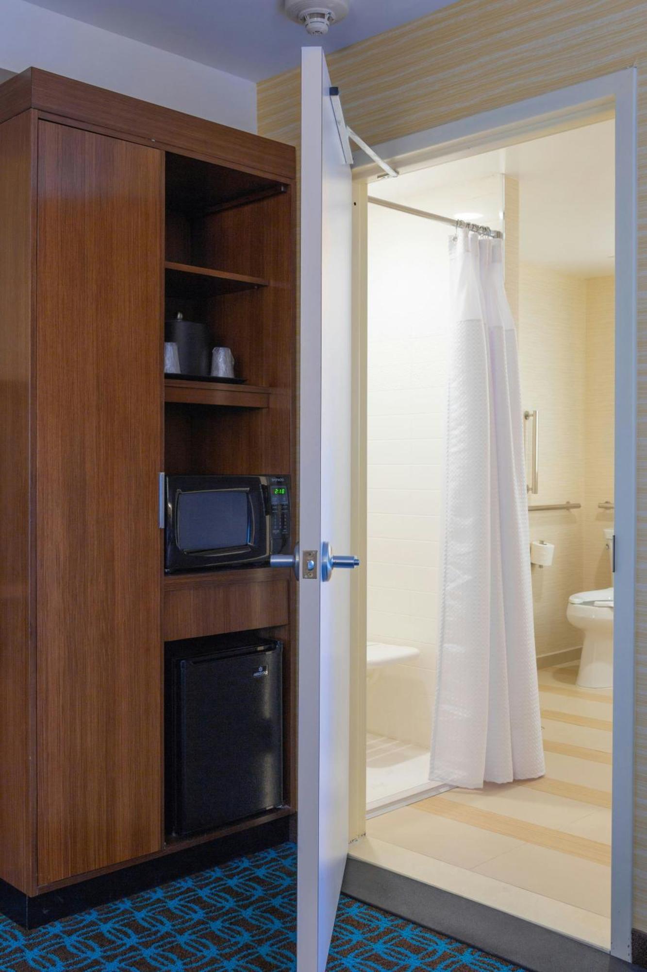 Hotel Fairfield & By Marriott Queens/fresh Meadows