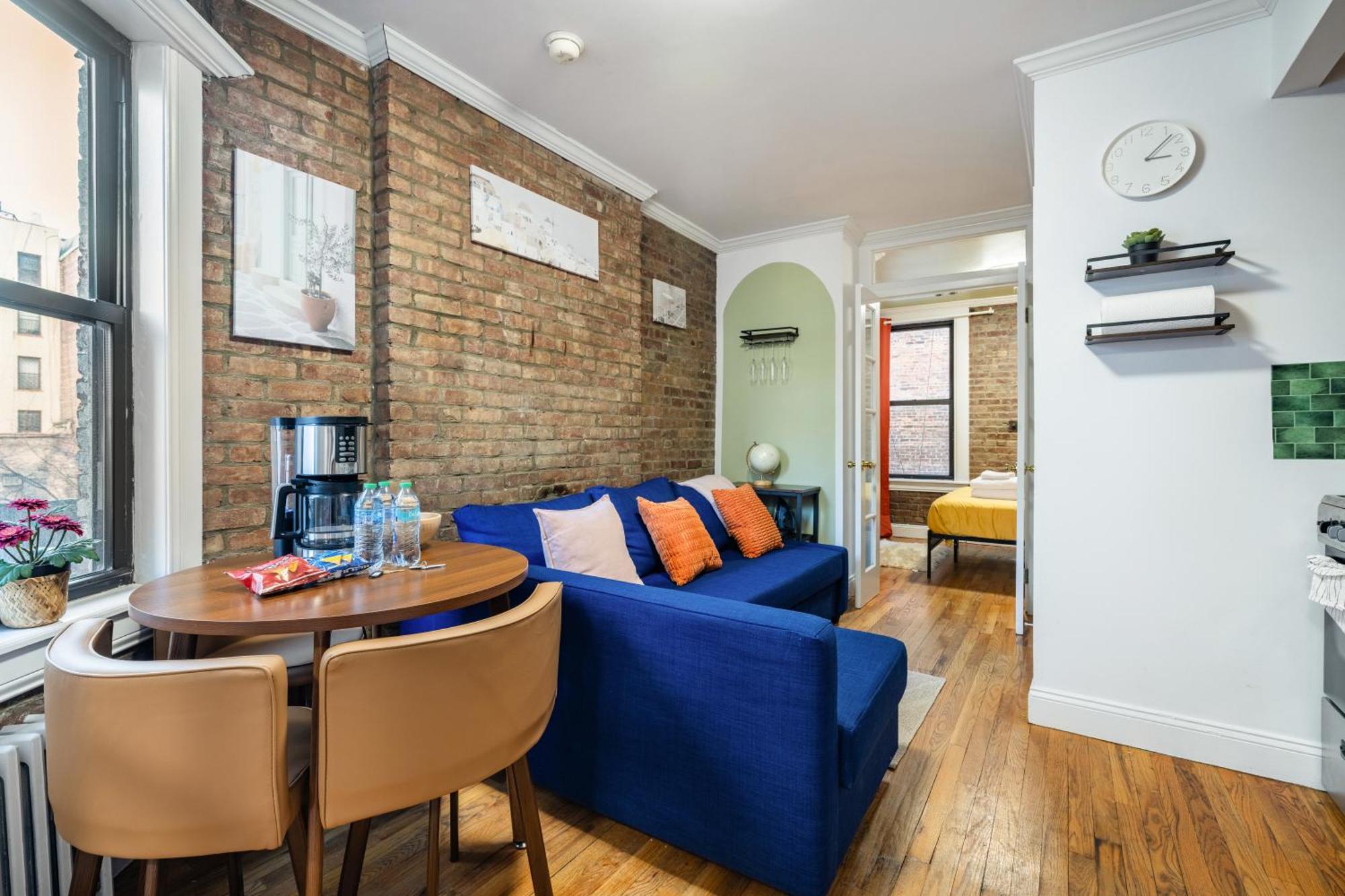 2 Bedroom Unit In Lower Manhattan Apartment *