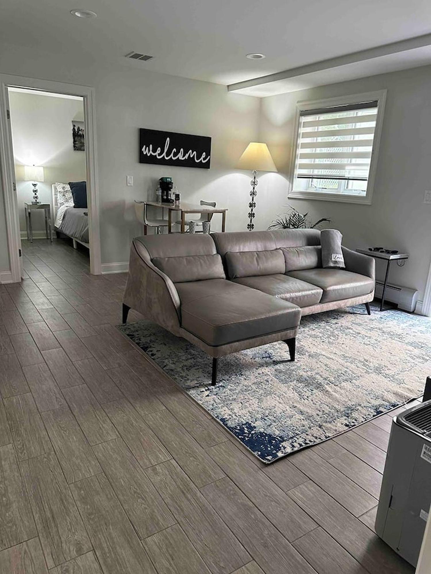 1 Bed Luxury On 21st Apartment *