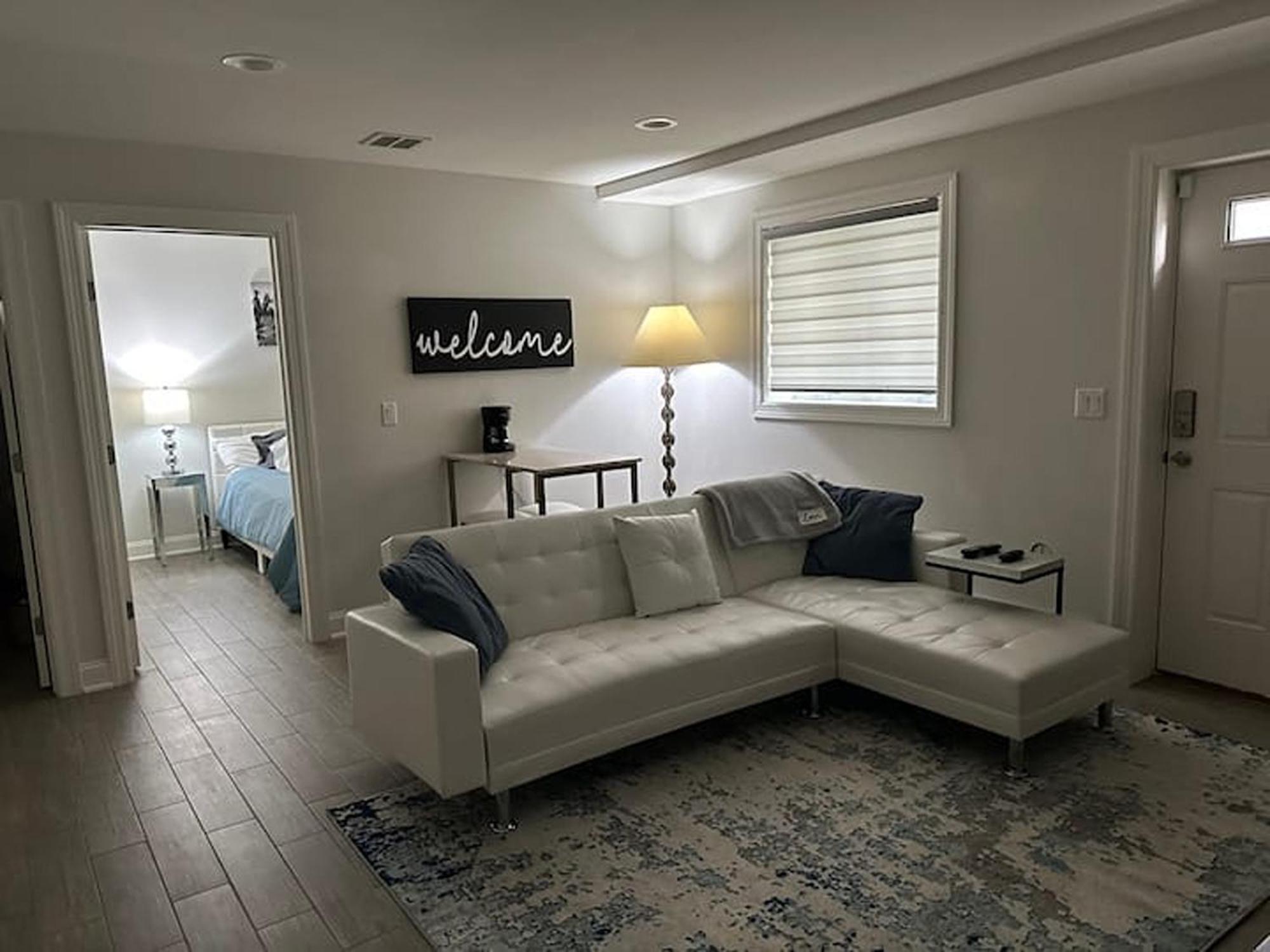 1 Bed Luxury On 21st Apartment