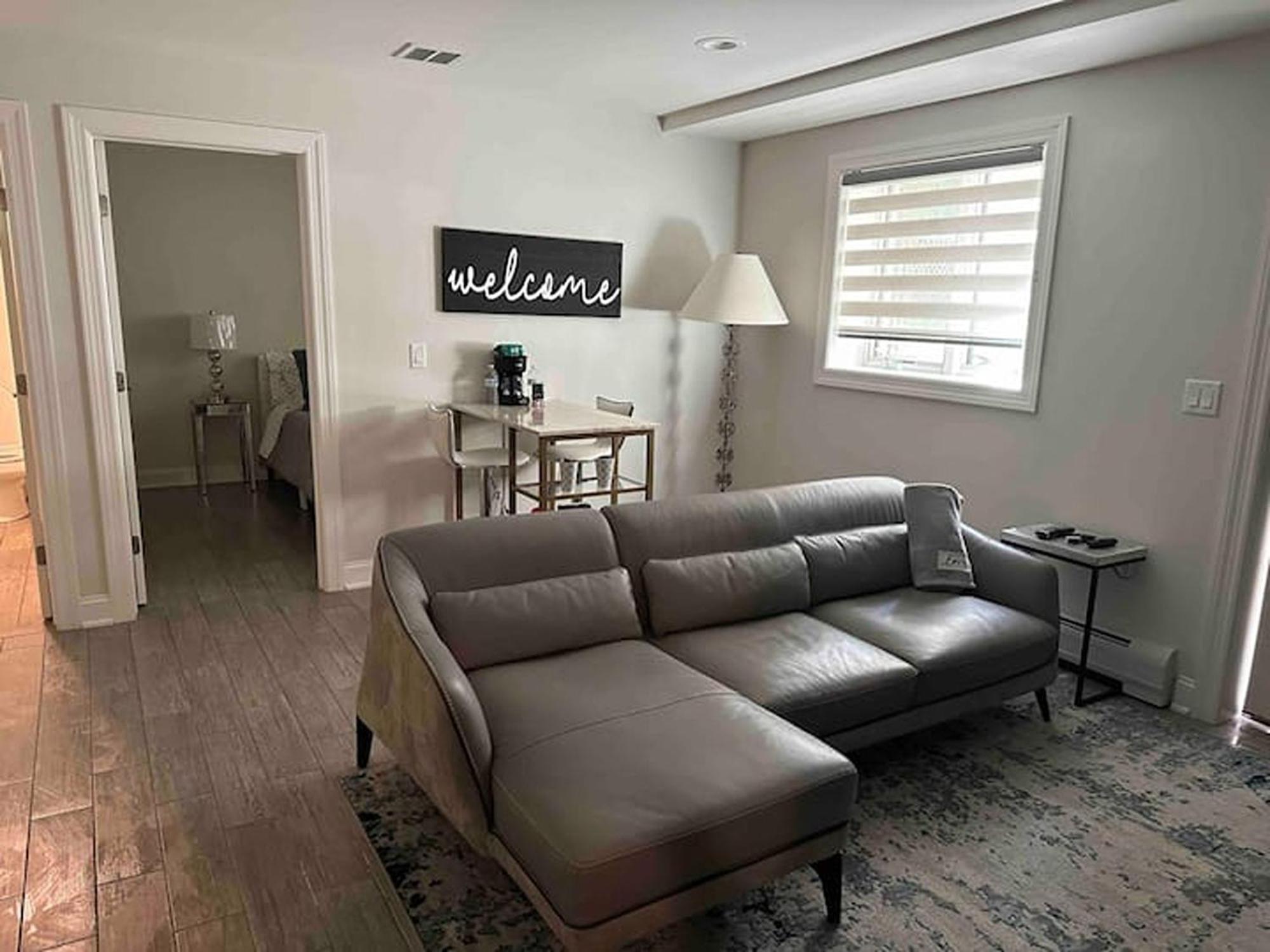 1 Bed Luxury On 21st Apartment *