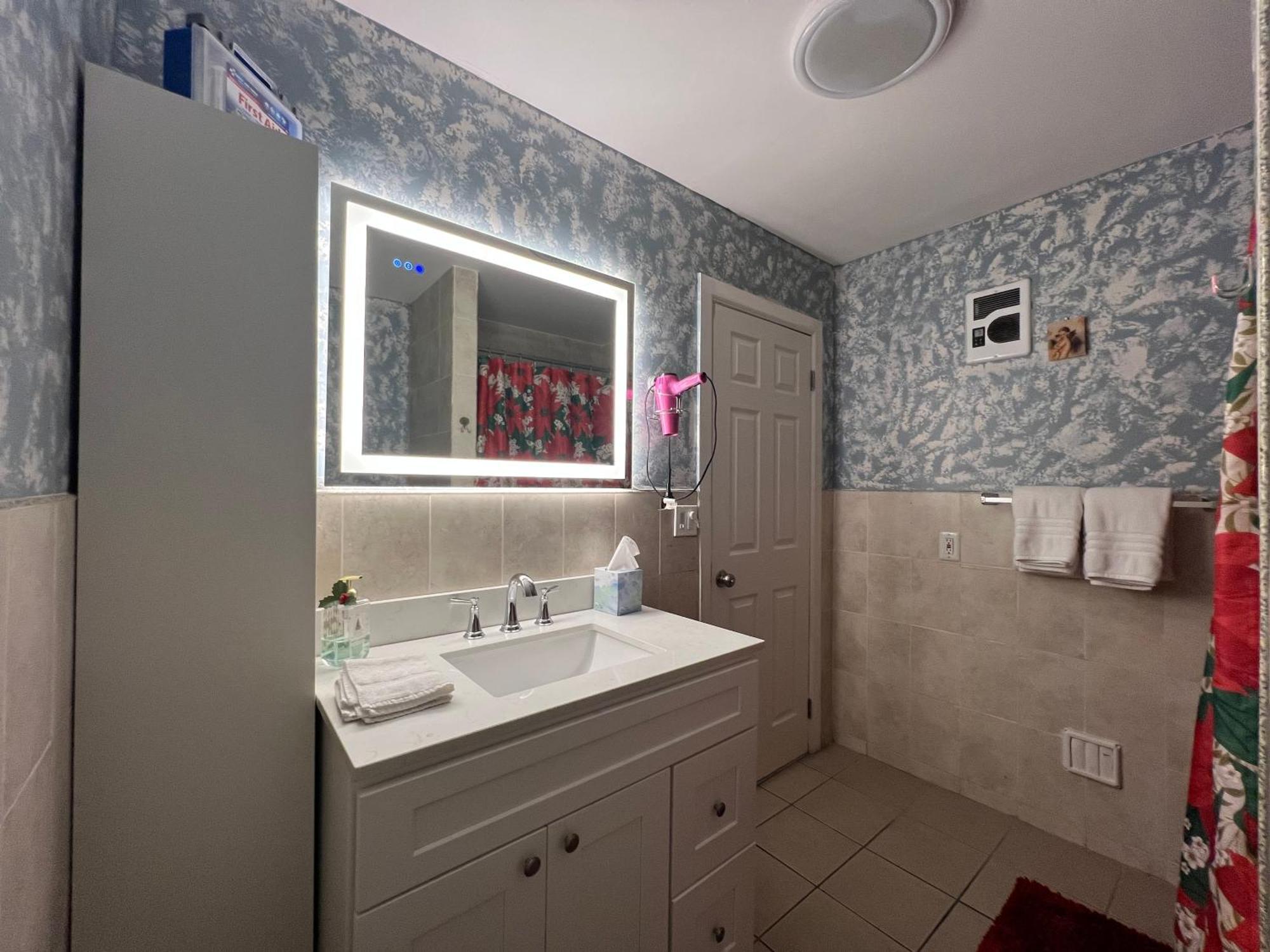 3 Bedrooms In 2nd Floor Modern Brooklyn Home, Close To J Train