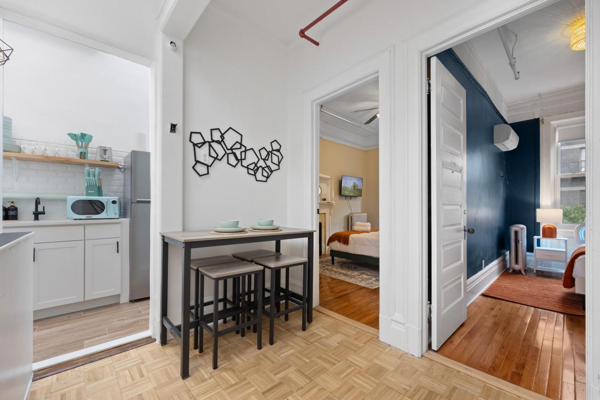Ferienhaus Artful 3 Bdr And Private Patio Near Subway And Stadium At 