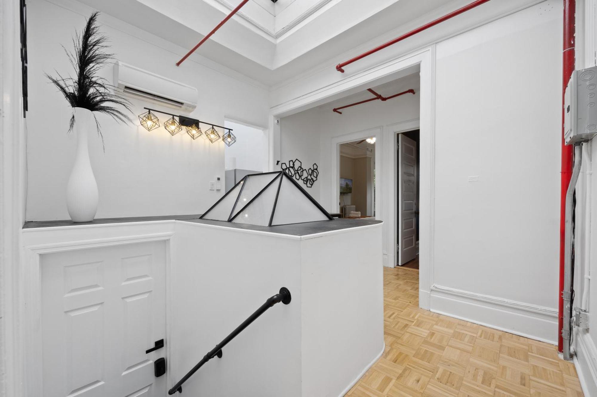 Ferienhaus Artful 3 Bdr And Private Patio Near Subway And Stadium At 