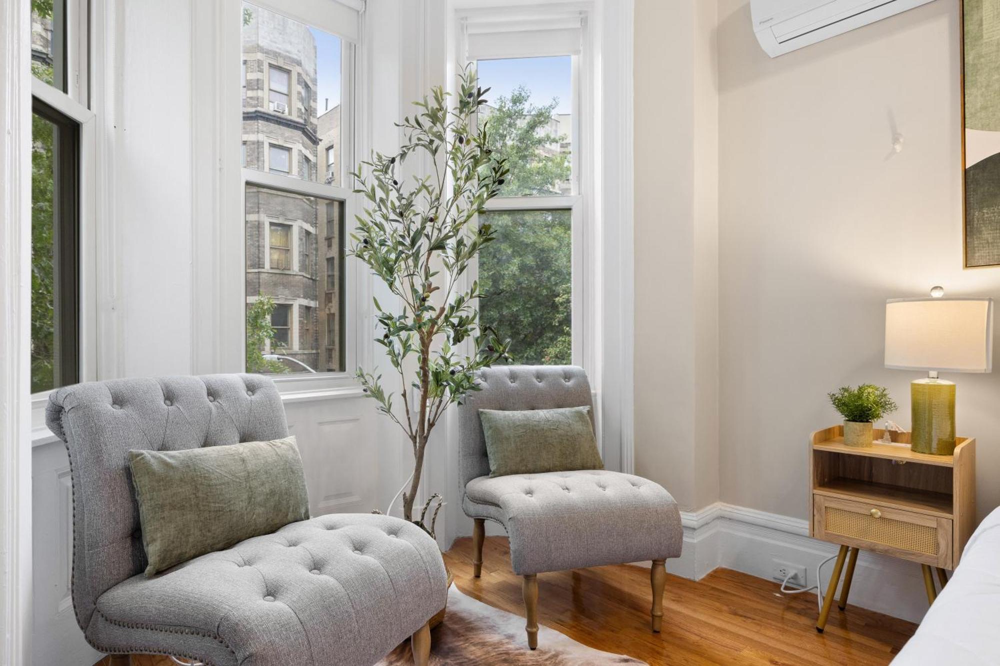 Ferienhaus Artful 3 Bdr And Private Patio Near Subway And Stadium At 