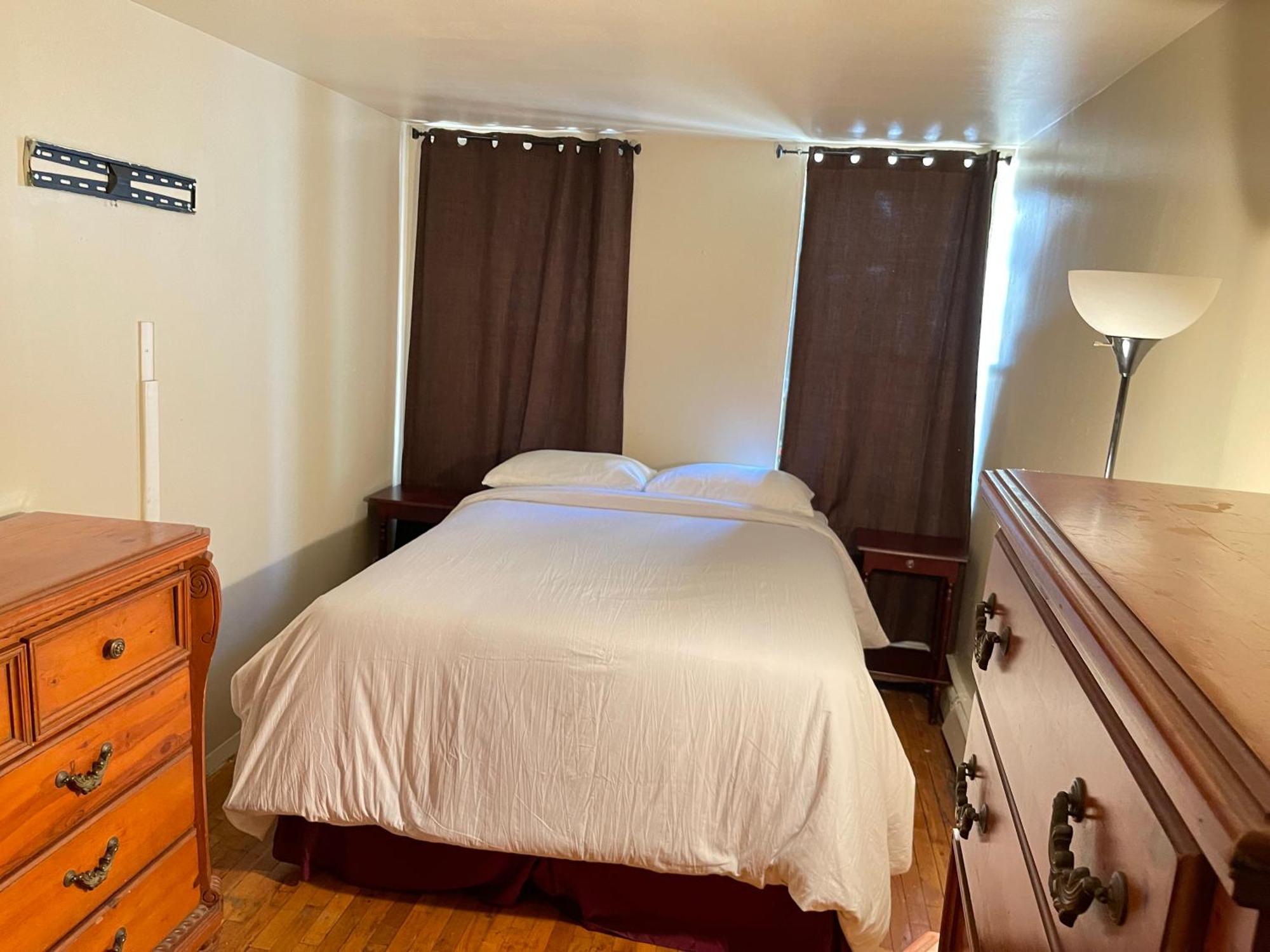 One Bedroom By Month Next To Bronx Zoo Apartment *