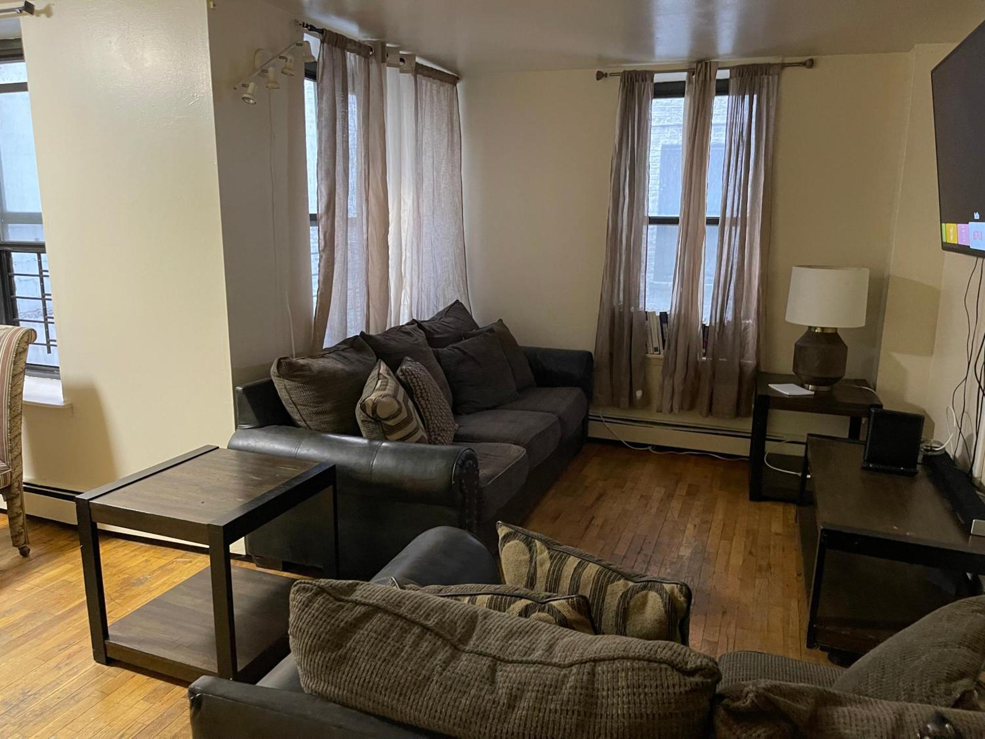 One Bedroom By Month Next To Bronx Zoo * New York
