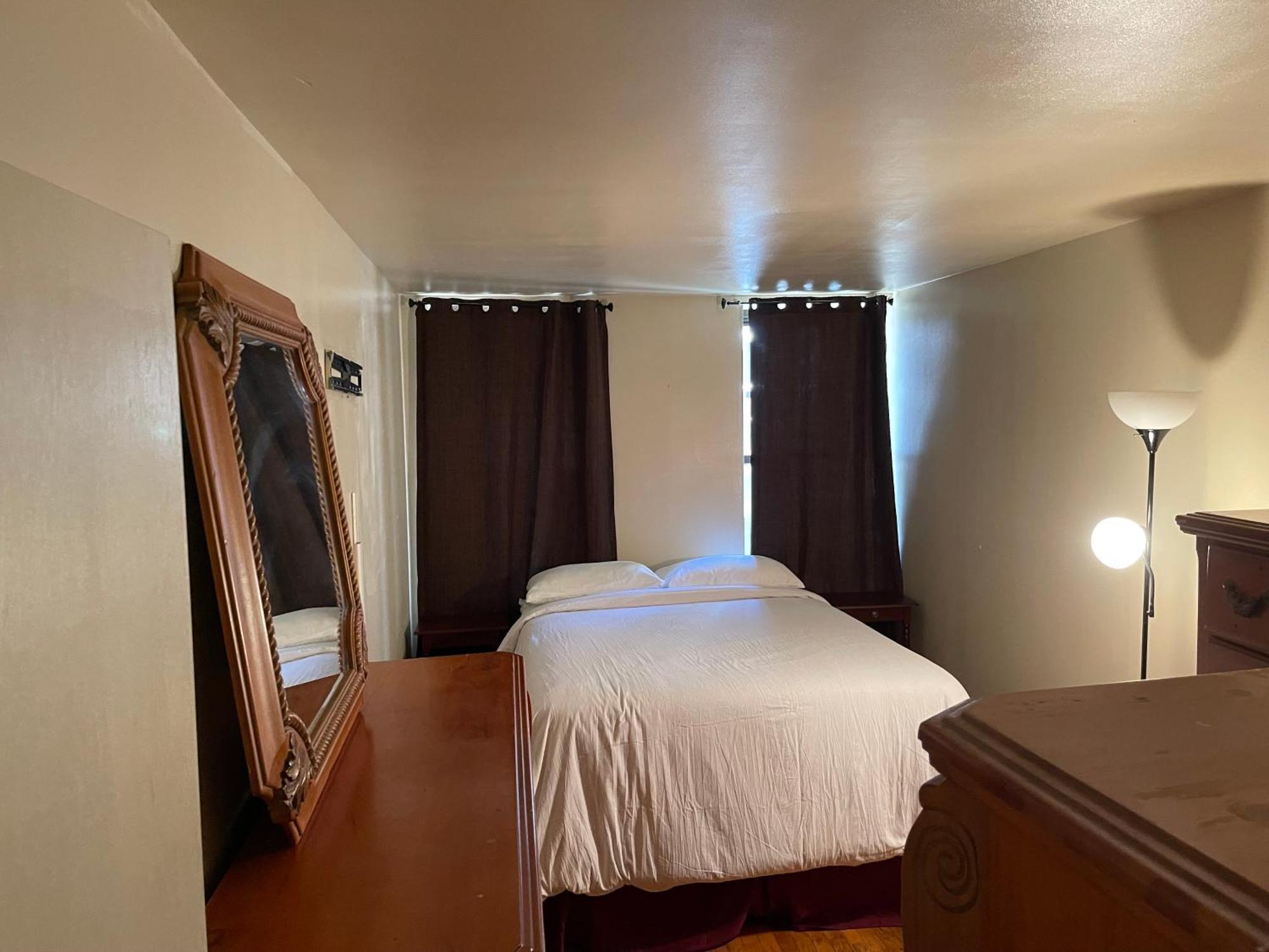 One Bedroom By Month Next To Bronx Zoo Apartment *