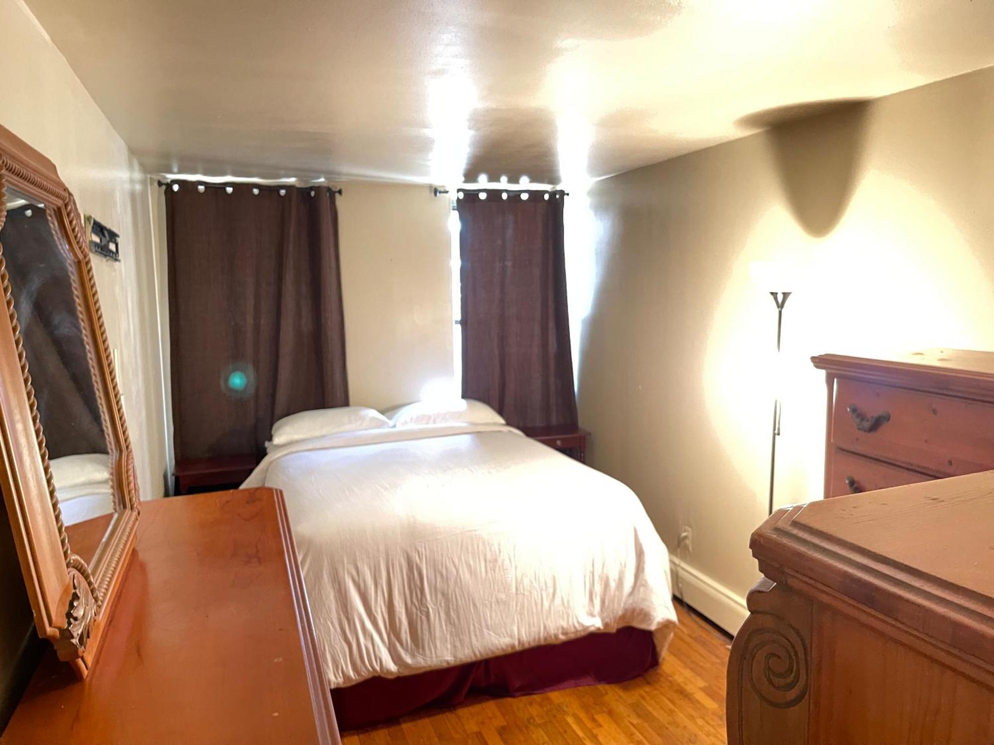 One Bedroom By Month Next To Bronx Zoo Apartment