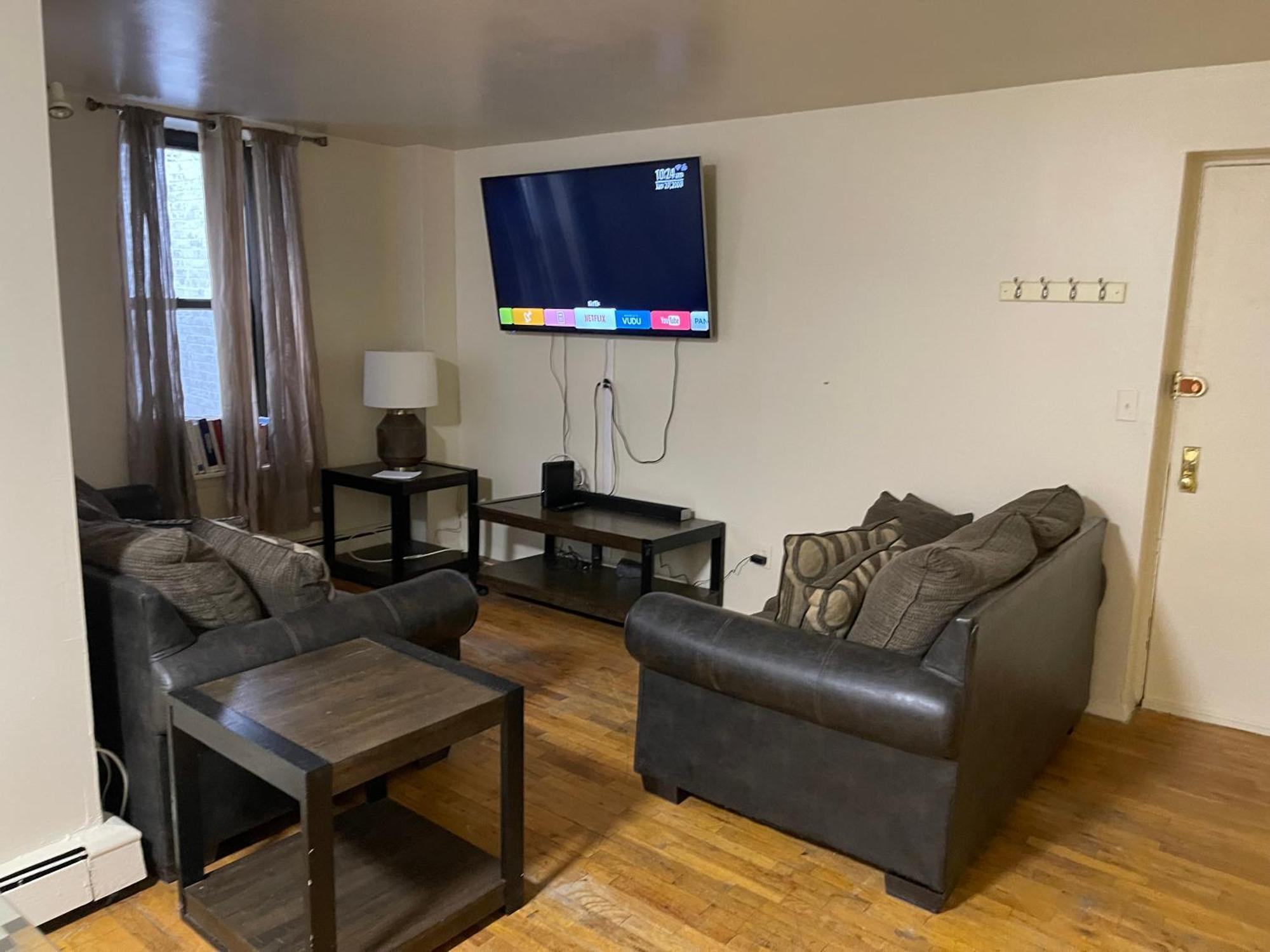 One Bedroom By Month Next To Bronx Zoo New York